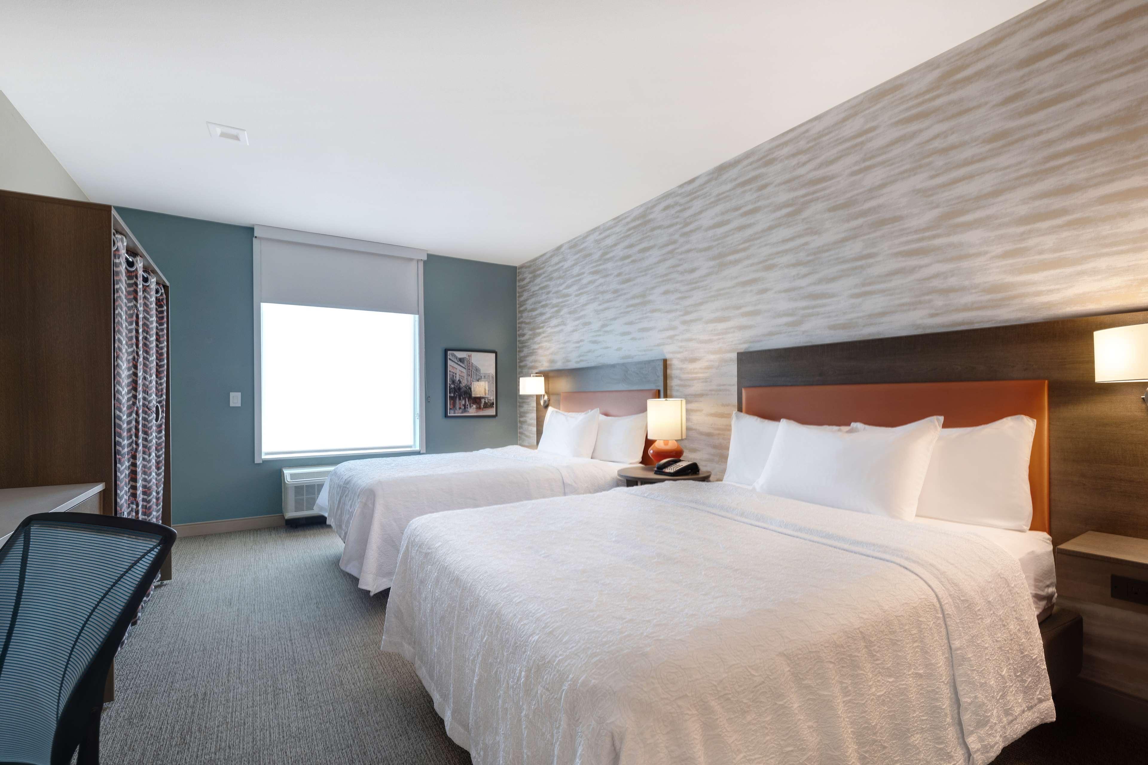 Studio Two Queen Beds