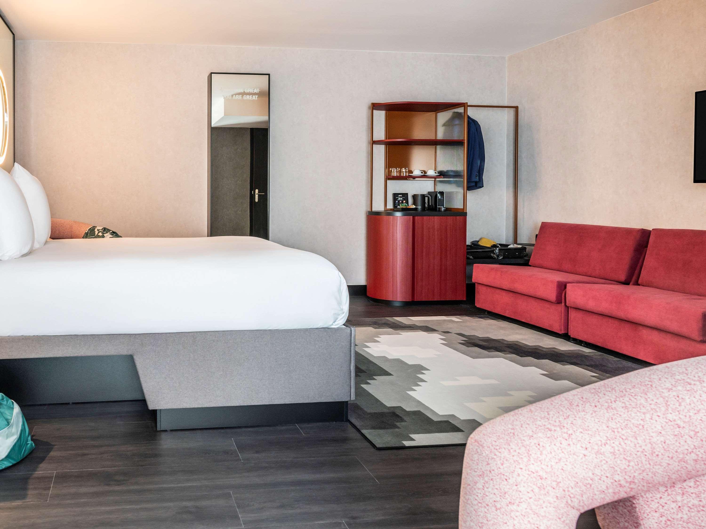 Double Deluxe Queen Bed