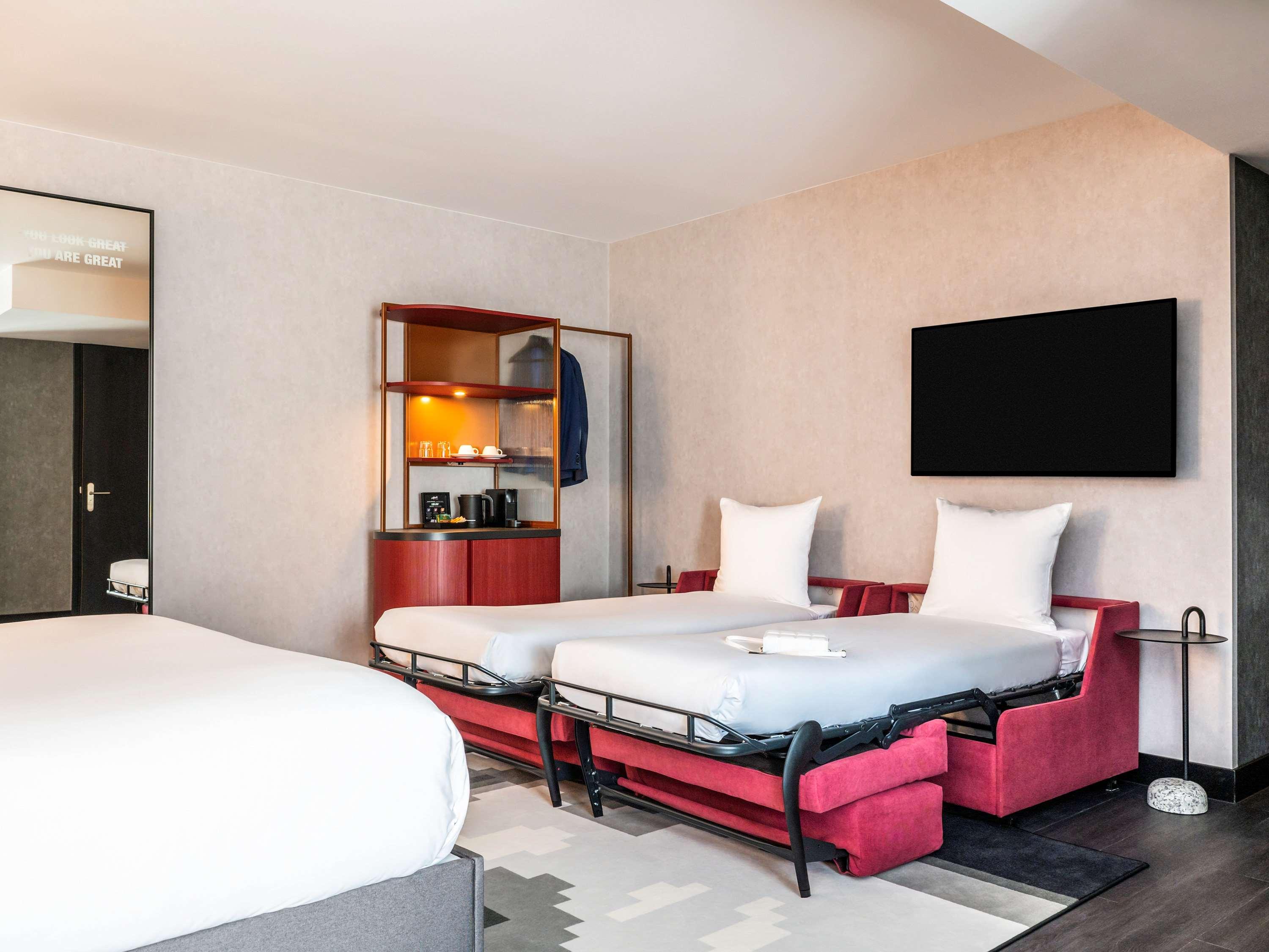 Double Deluxe Queen Bed