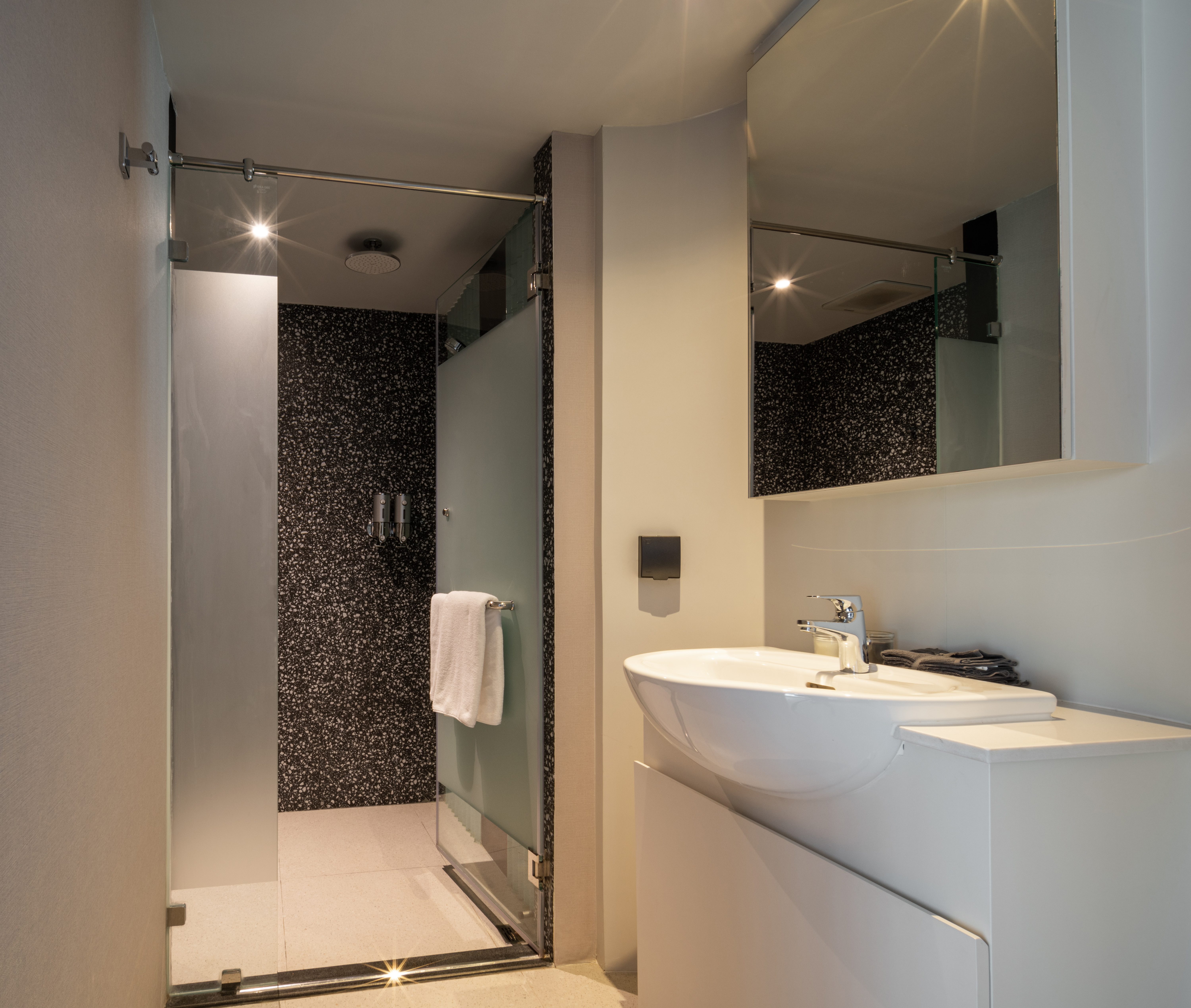 Suite City View King Bed