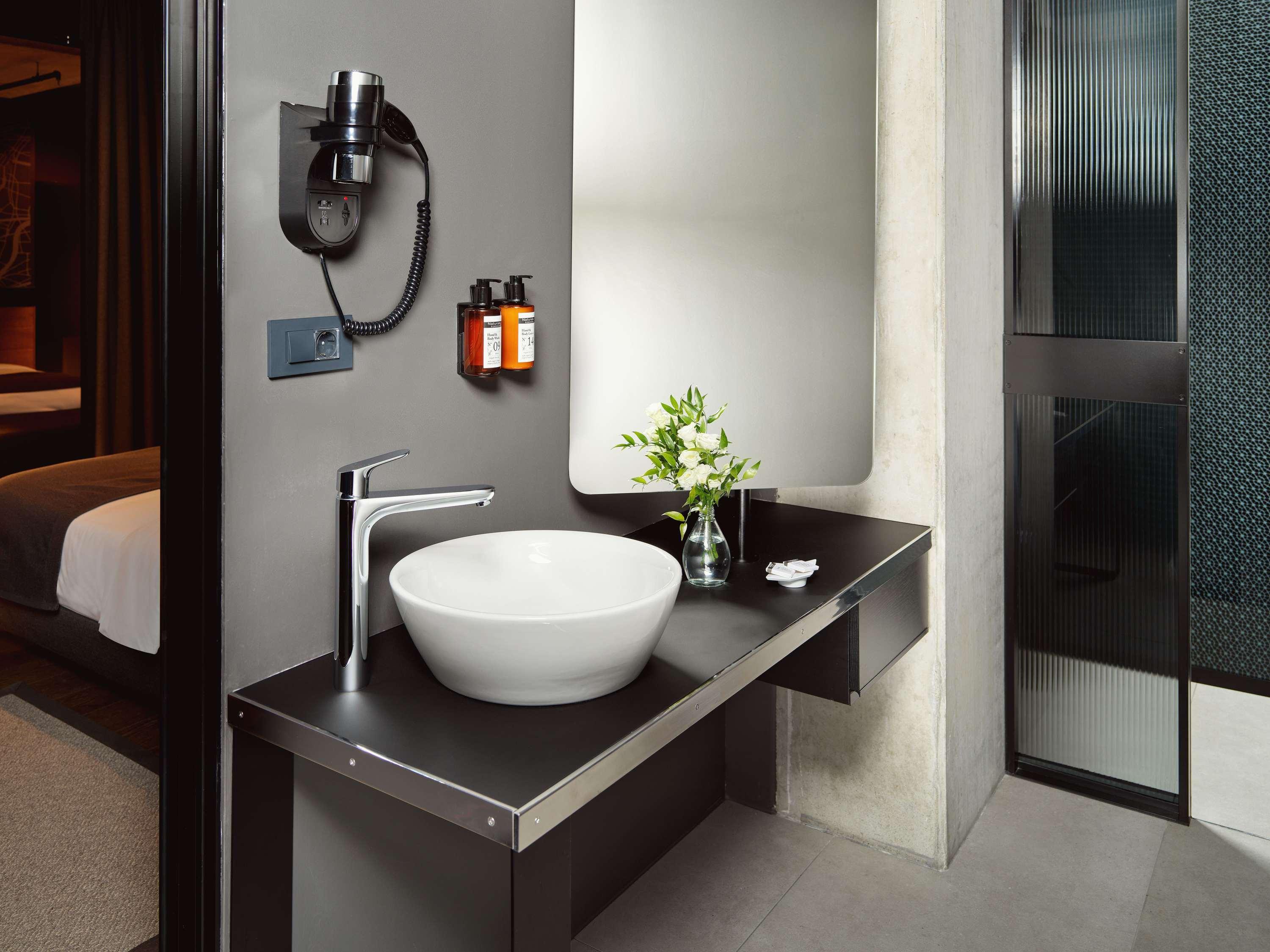 Double Deluxe King Bed