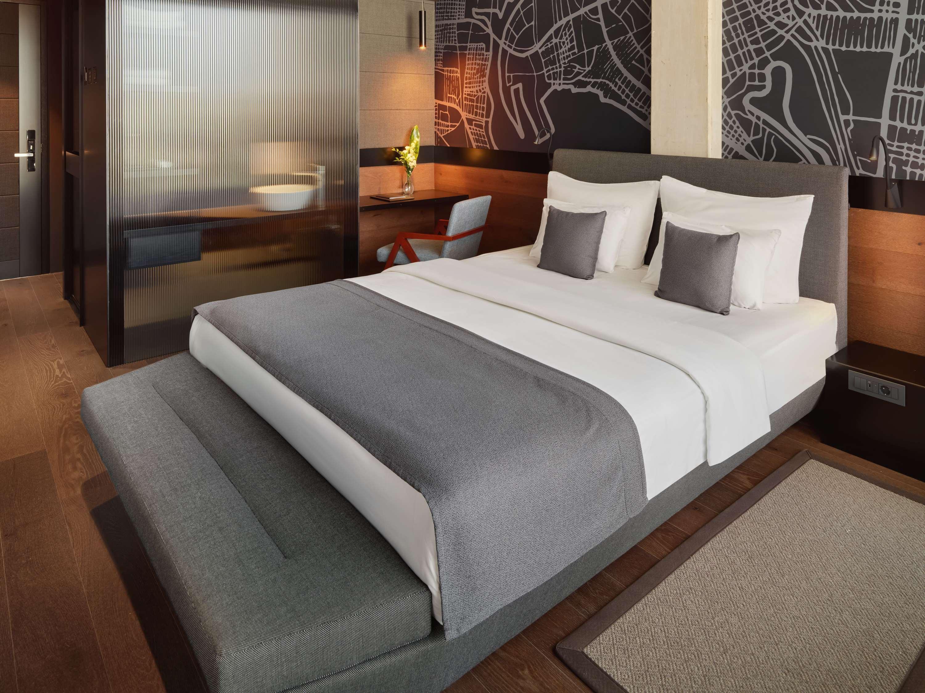 Double Superior Queen Bed