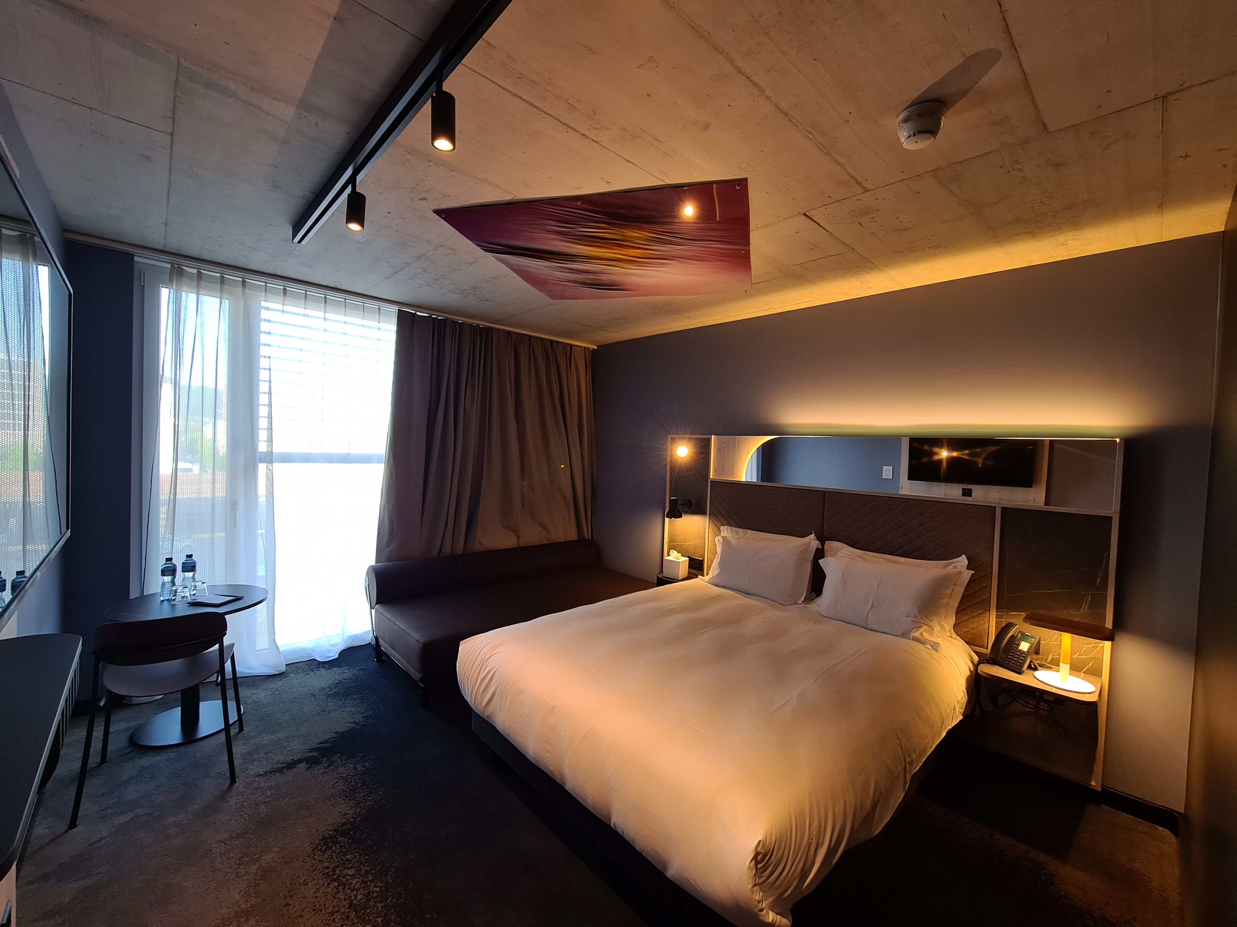 Double Classic Queen Bed