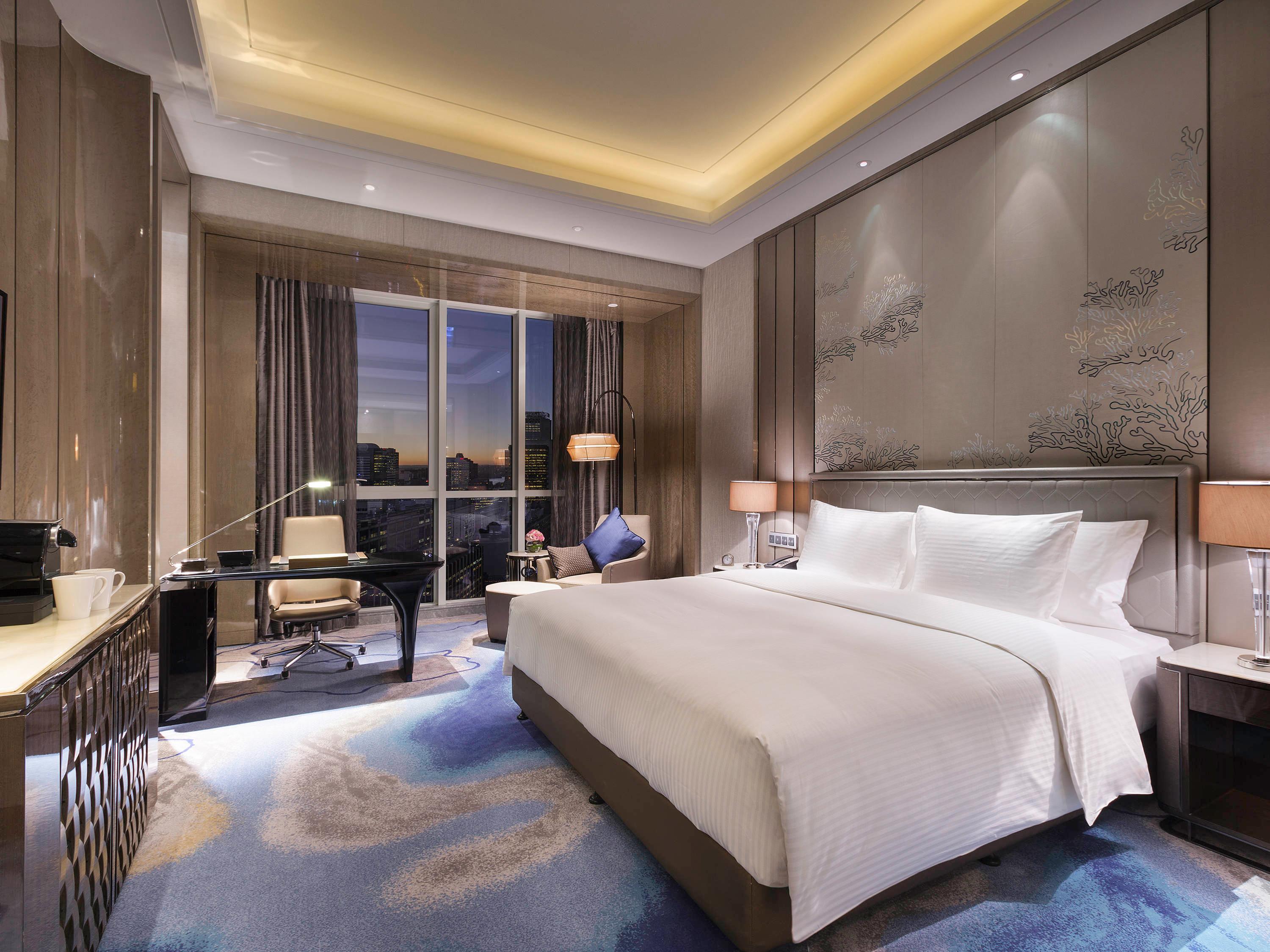 Double Executive Queen Bed