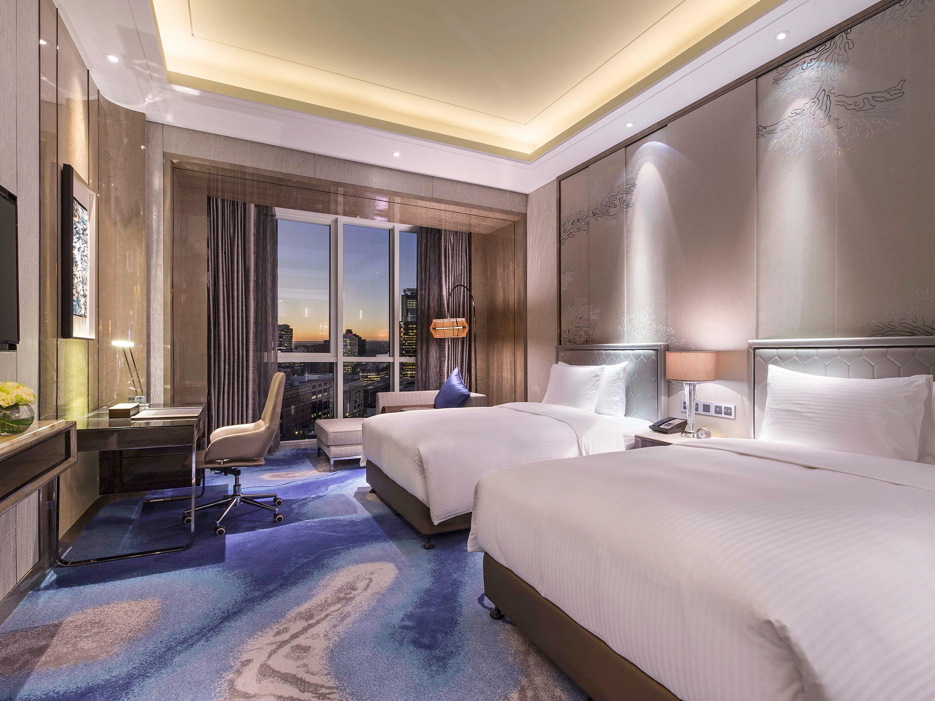 Double Executive Queen Bed