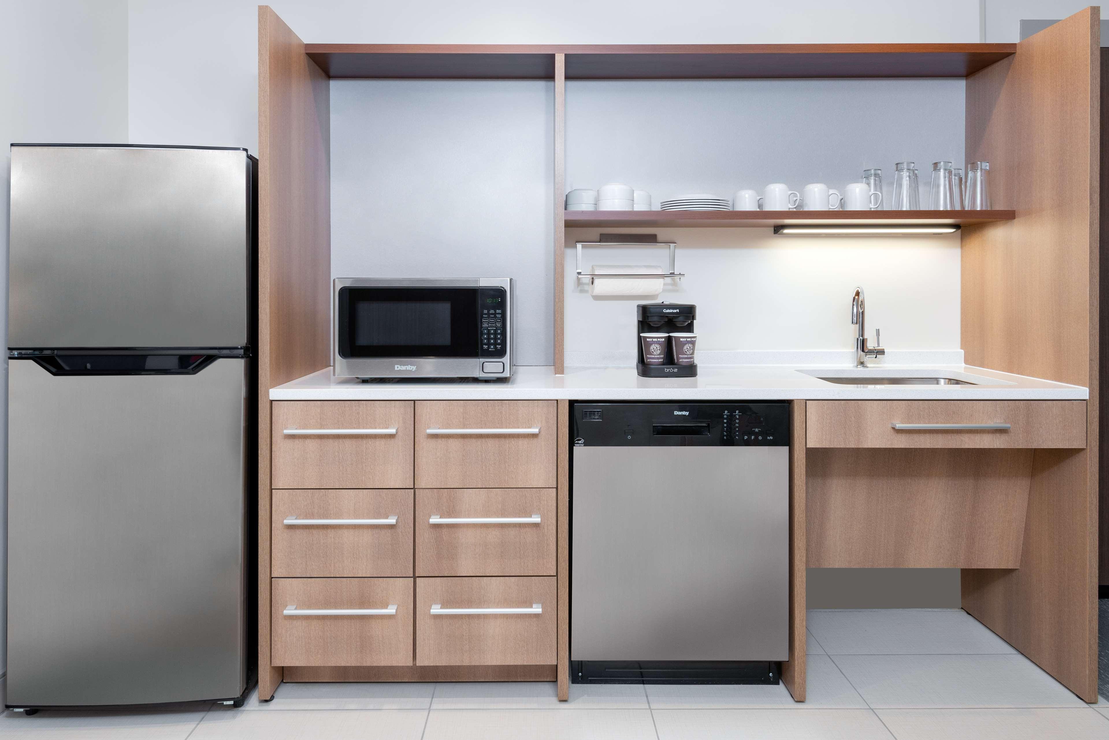 Studio Accessible King Size Bed