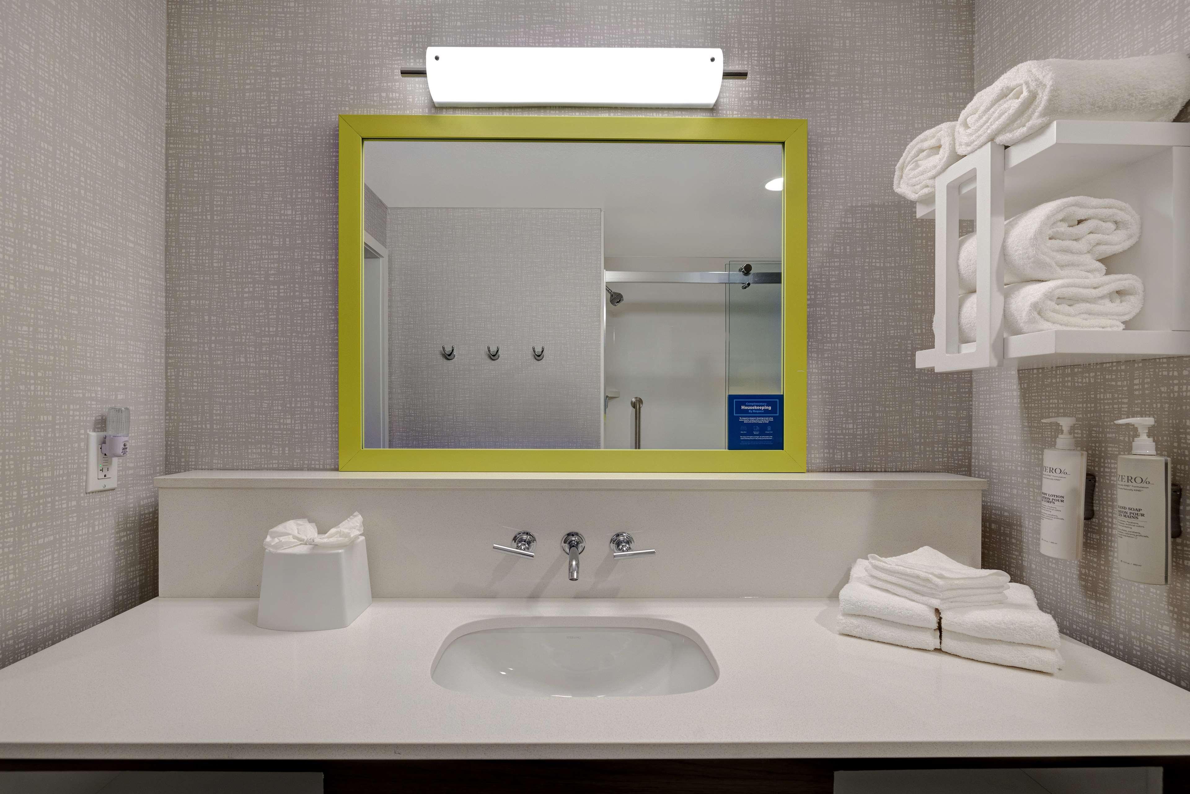 Studio Accessible King Size Bed