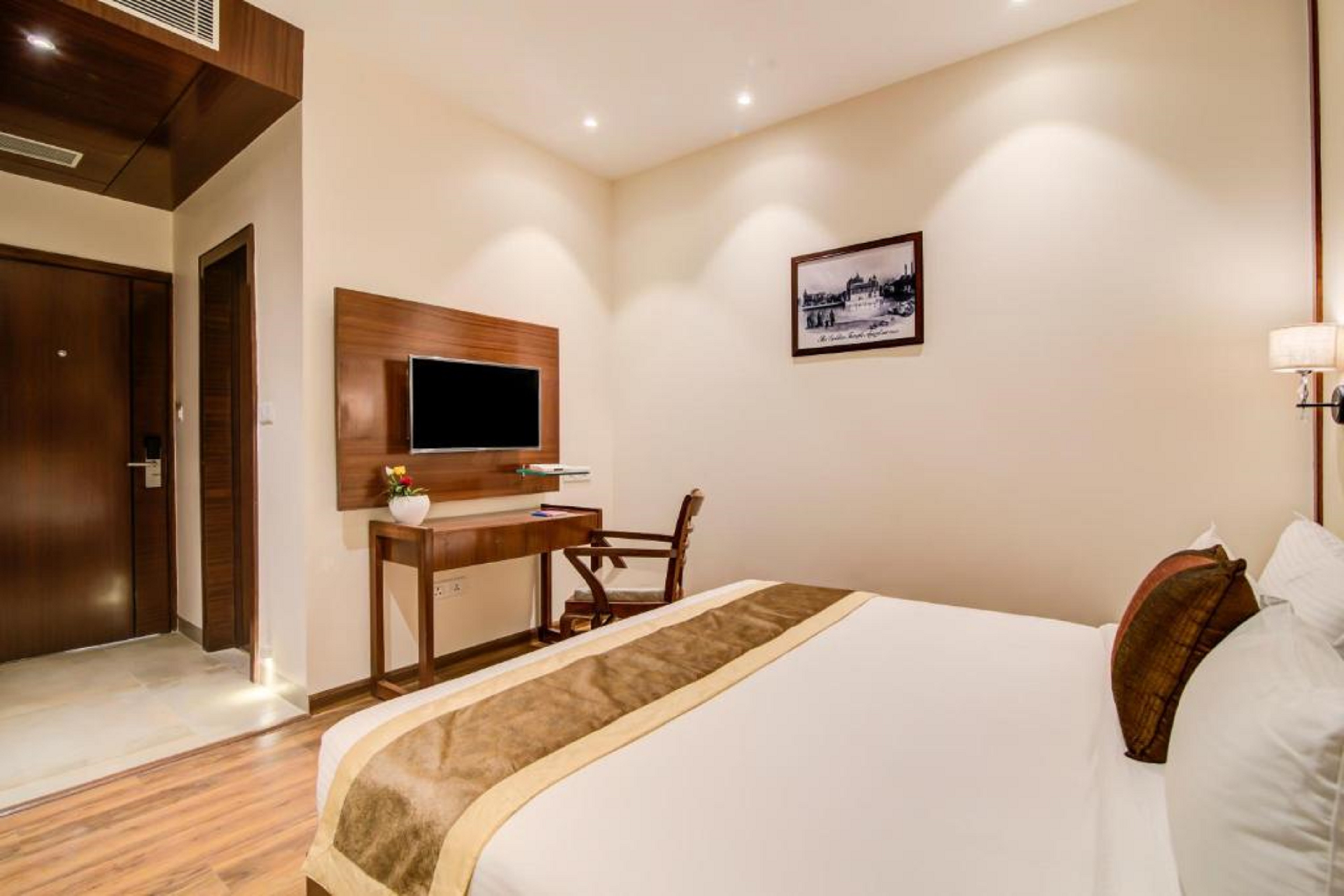 Double or Twin Classic King Bed