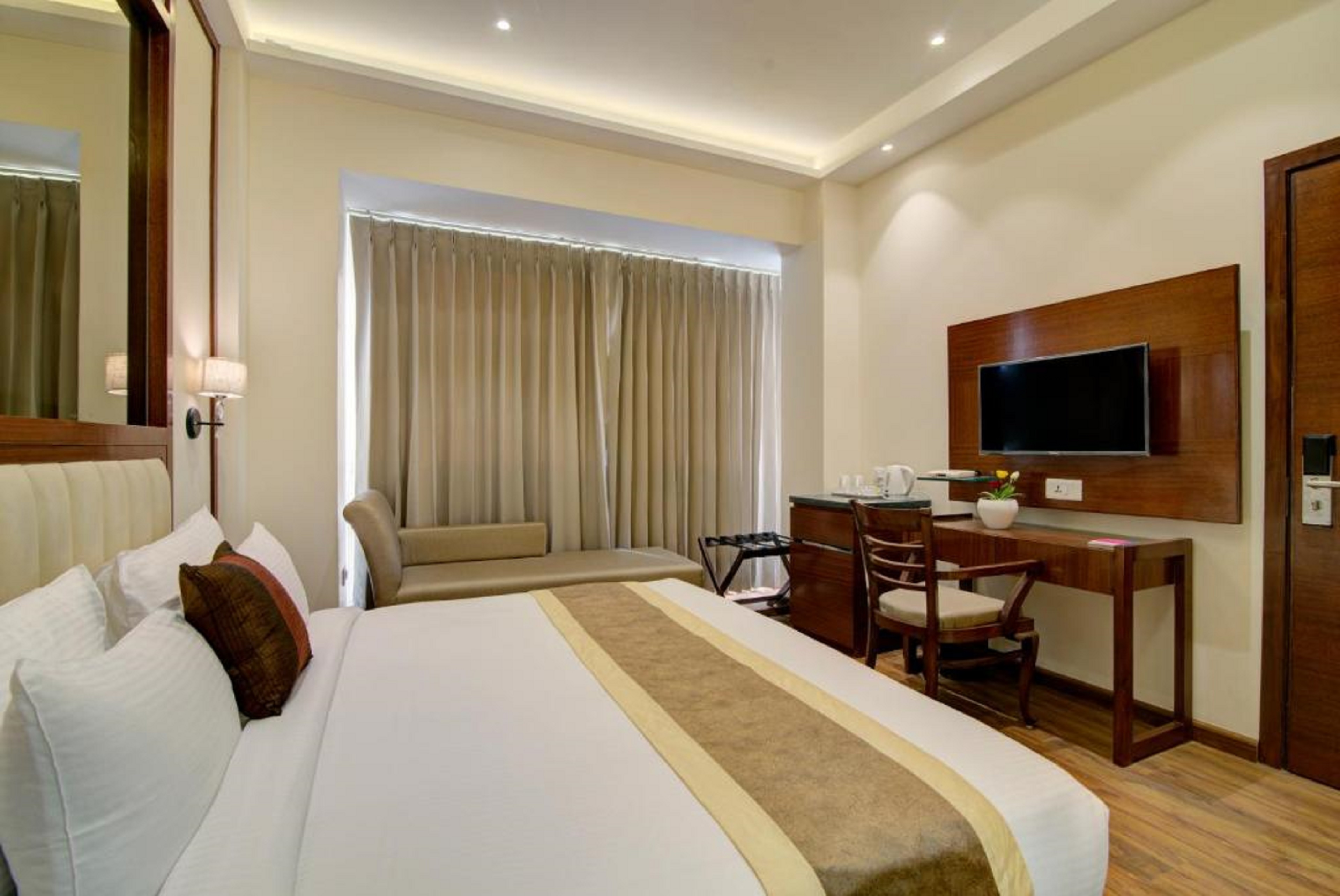 Double or Twin Classic King Bed