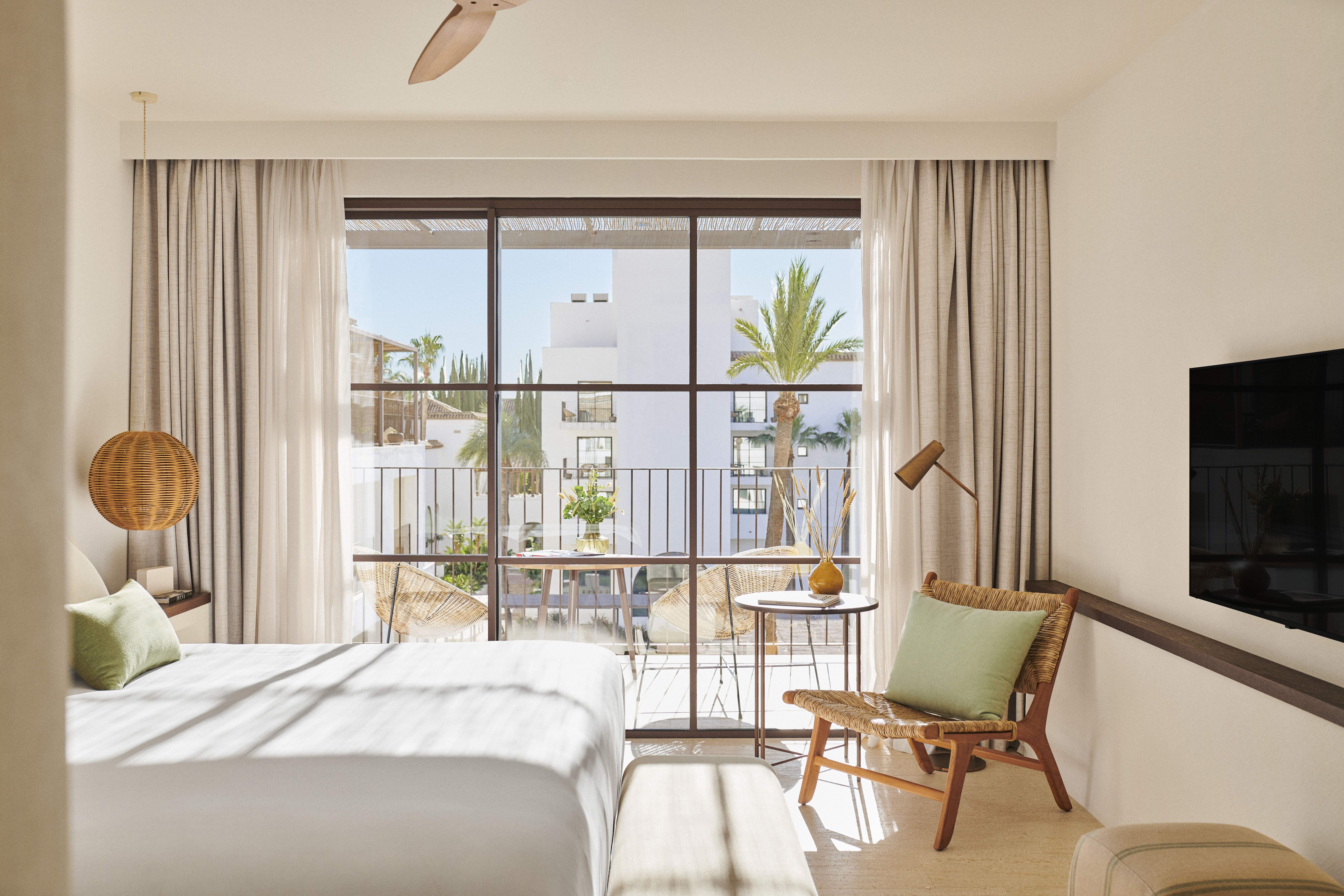 Double Deluxe King Bed