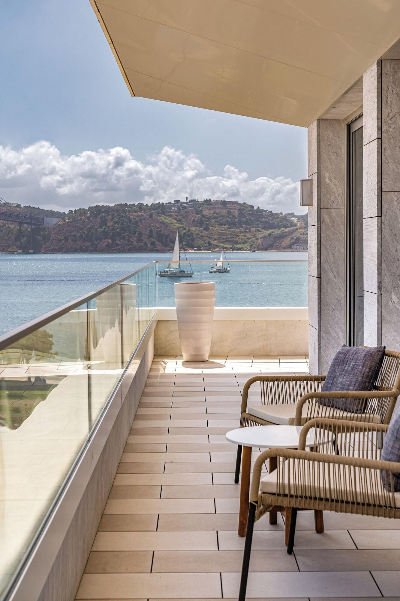 Suite Premium Queen Bed