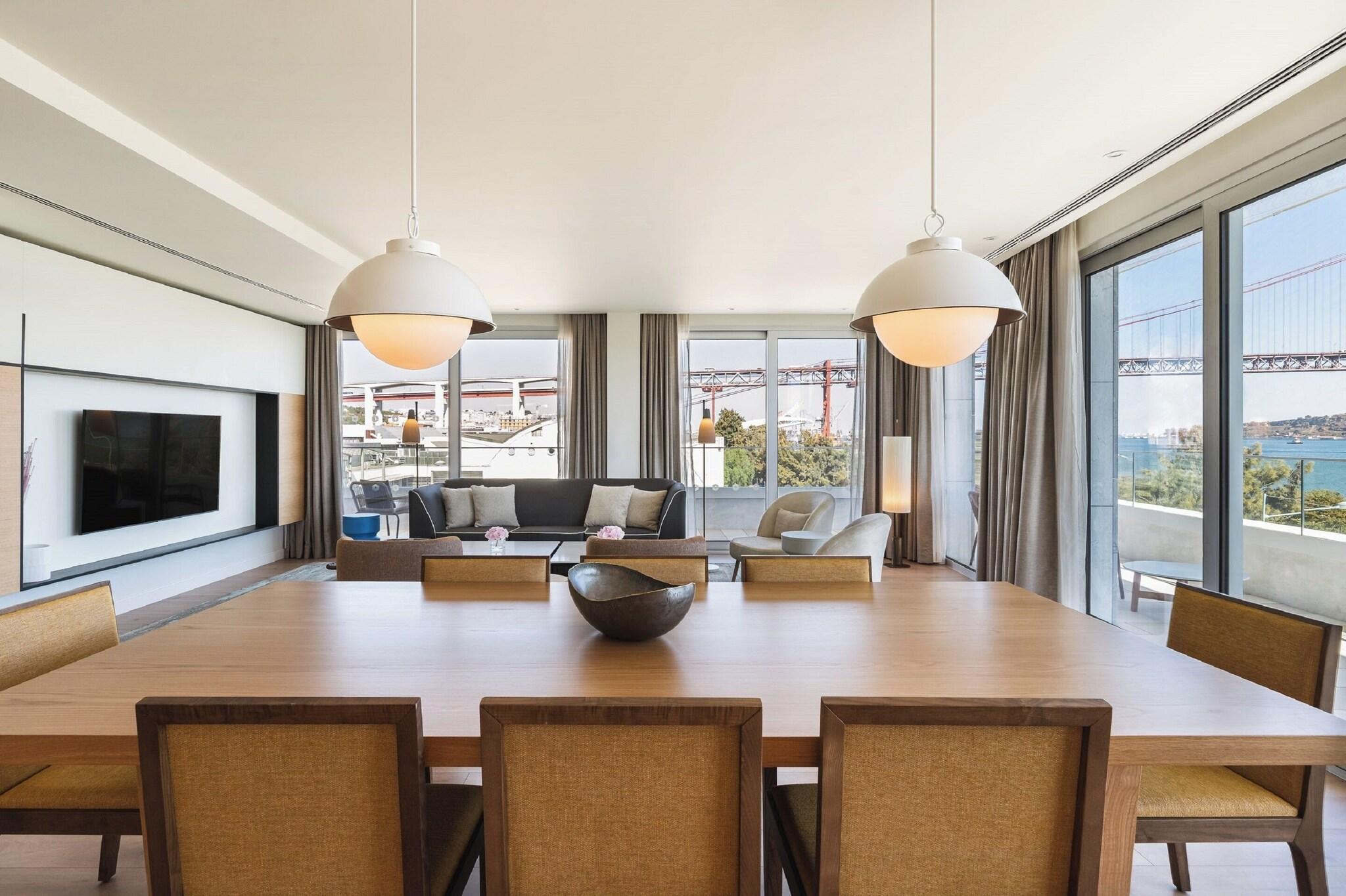 Suite Premium Queen Bed