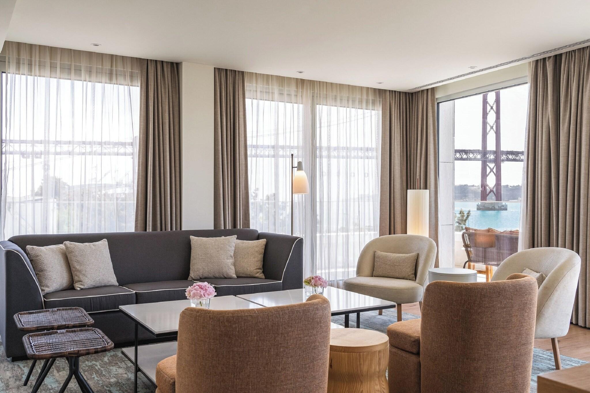 Suite Premium Queen Bed