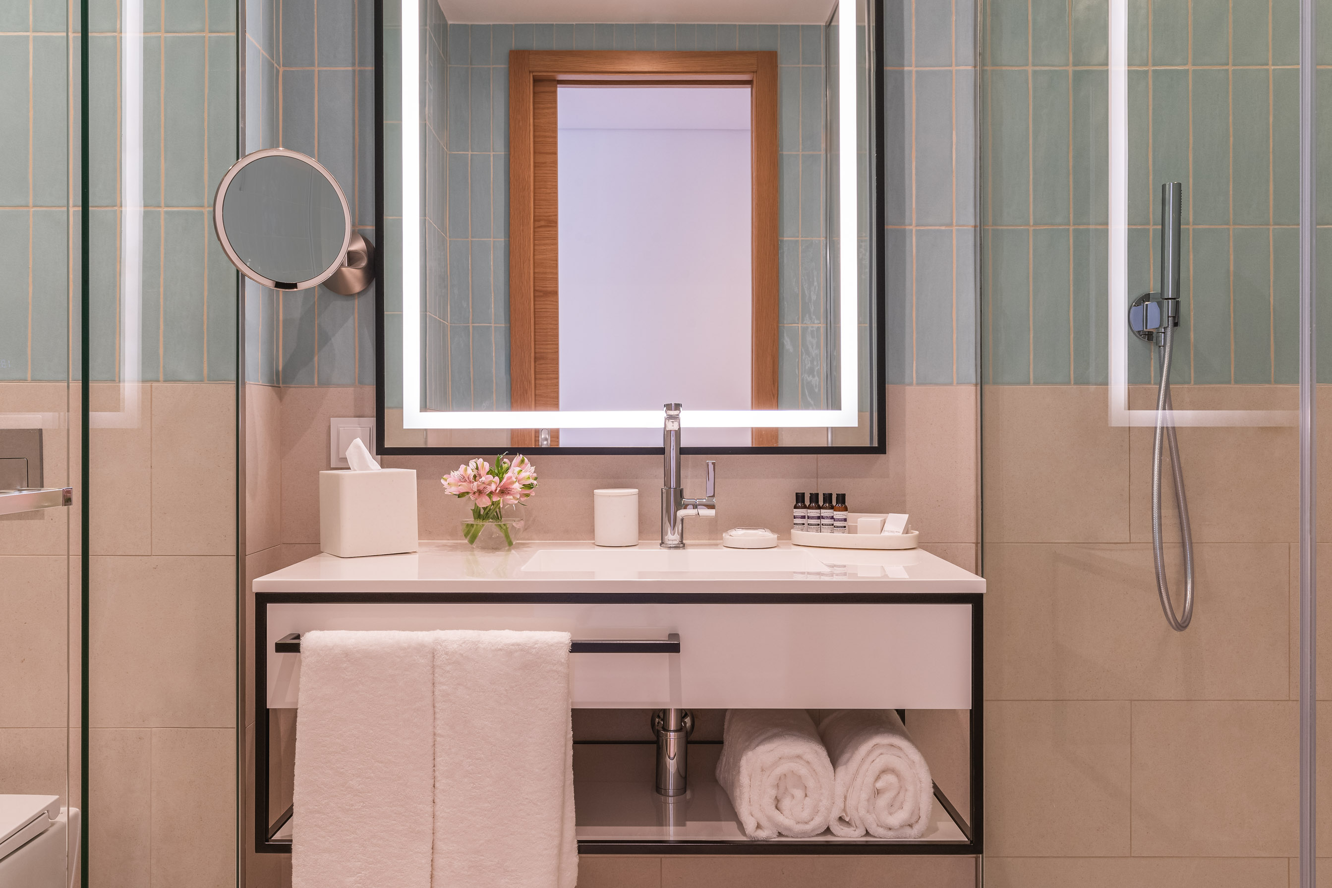 Double Queen Size Bed