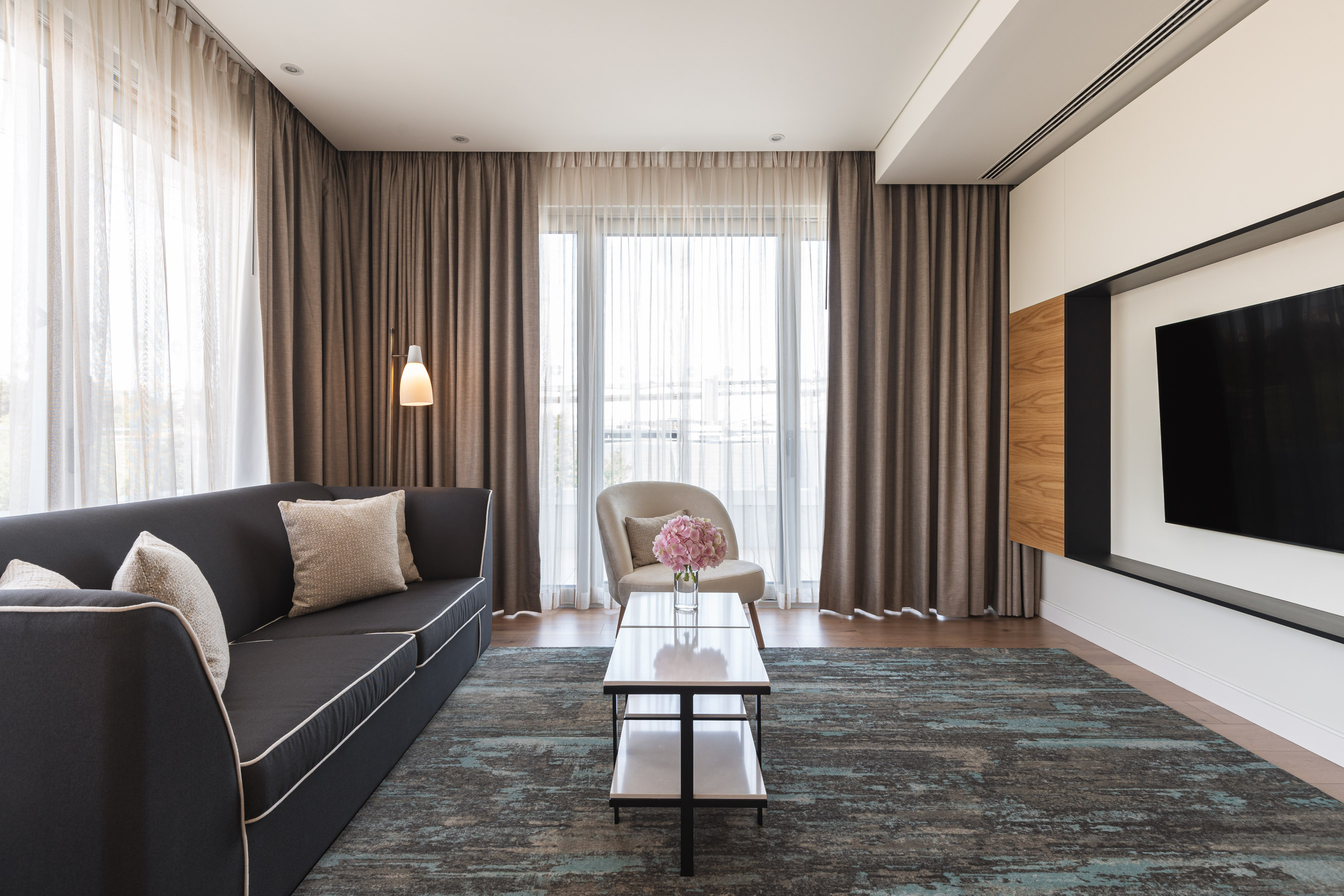 Suite Queen Size Bed