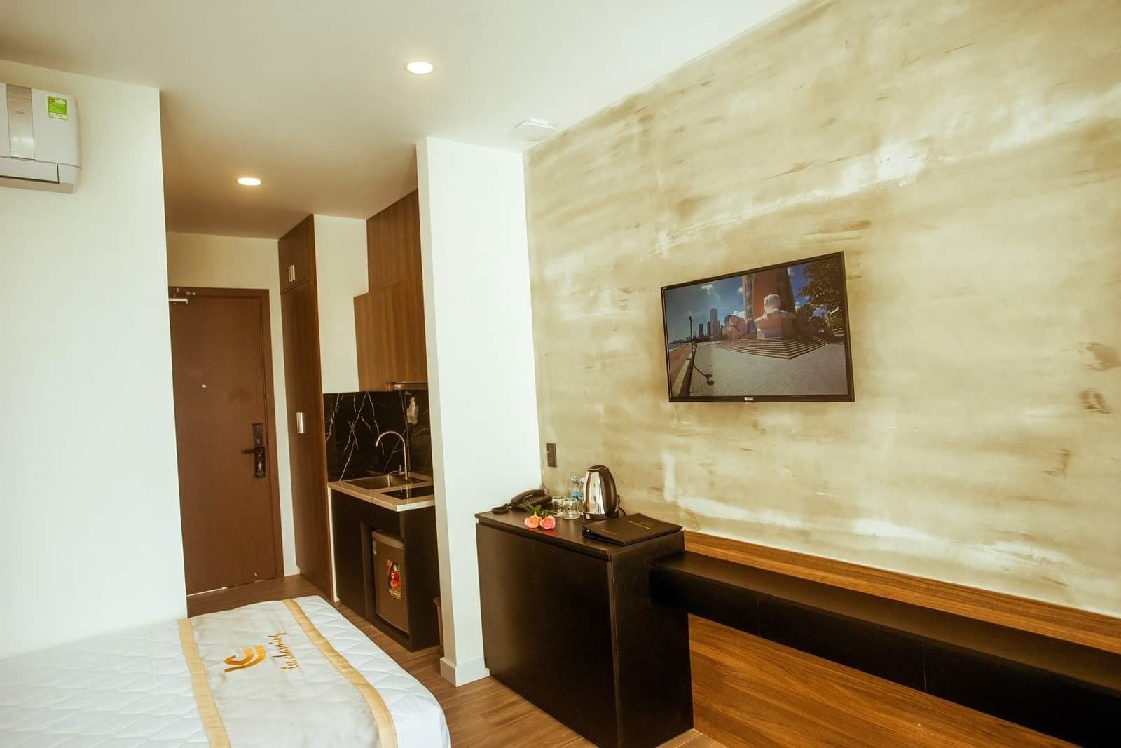 Twin Deluxe with Balcony