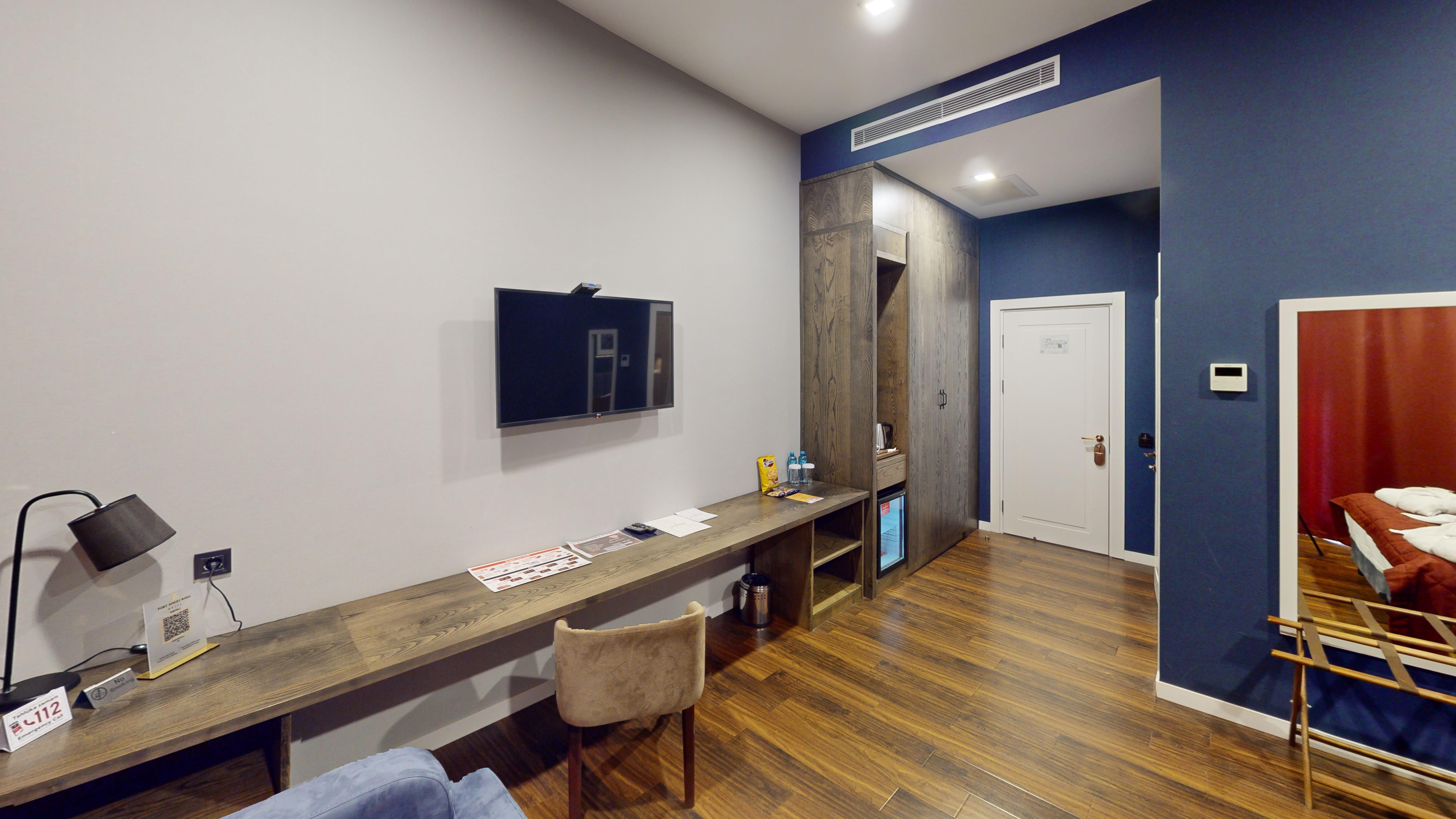 Double Single Deluxe One Bed