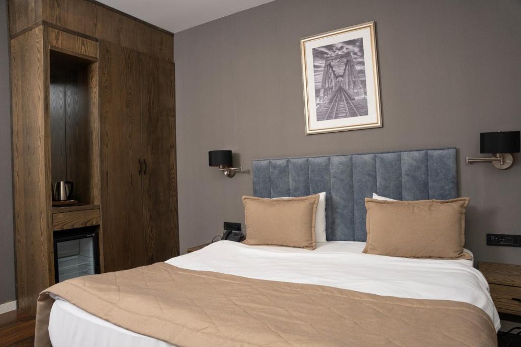 Double or Twin Deluxe