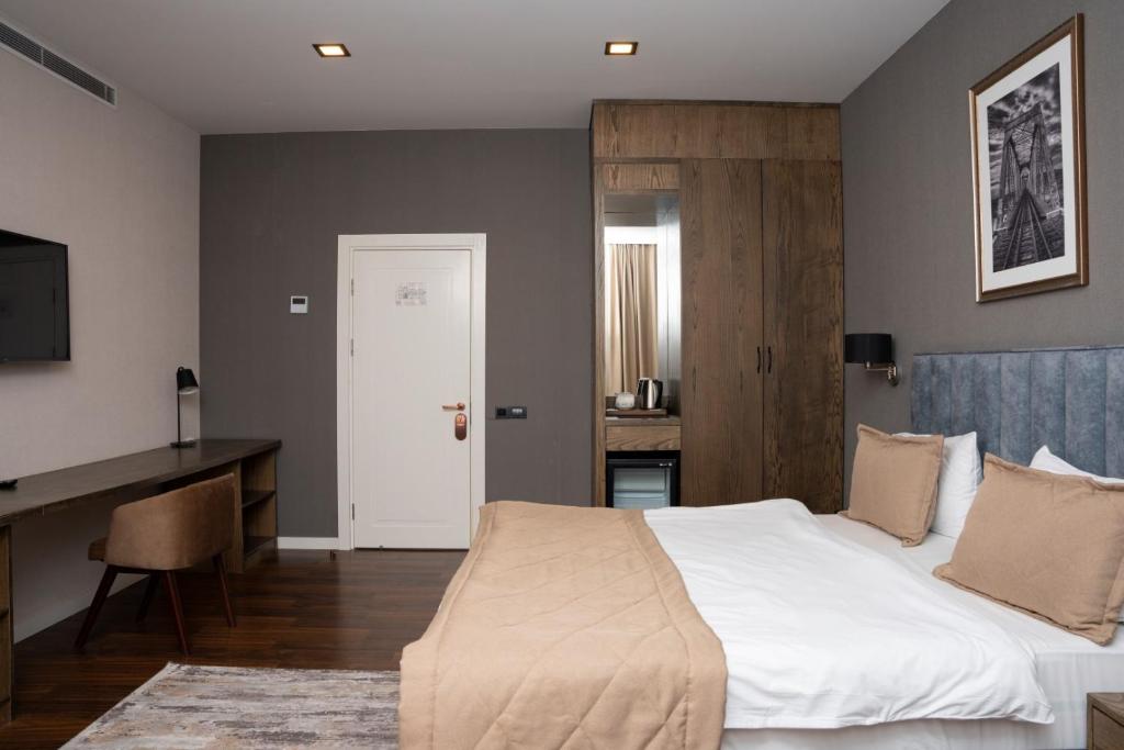 Double or Twin Deluxe