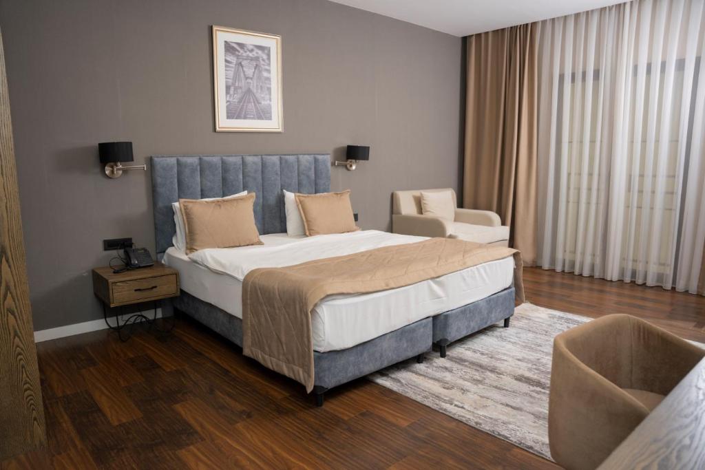 Double Single Deluxe One Bed