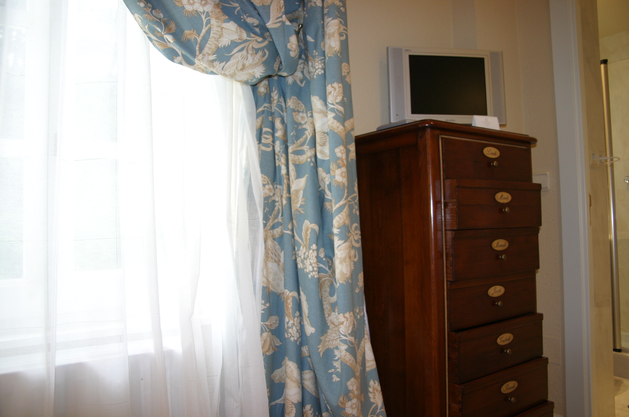 Double or Twin Standard