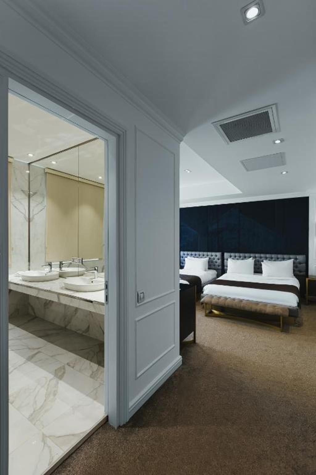 Suite Two Bedrooms One Bathroom