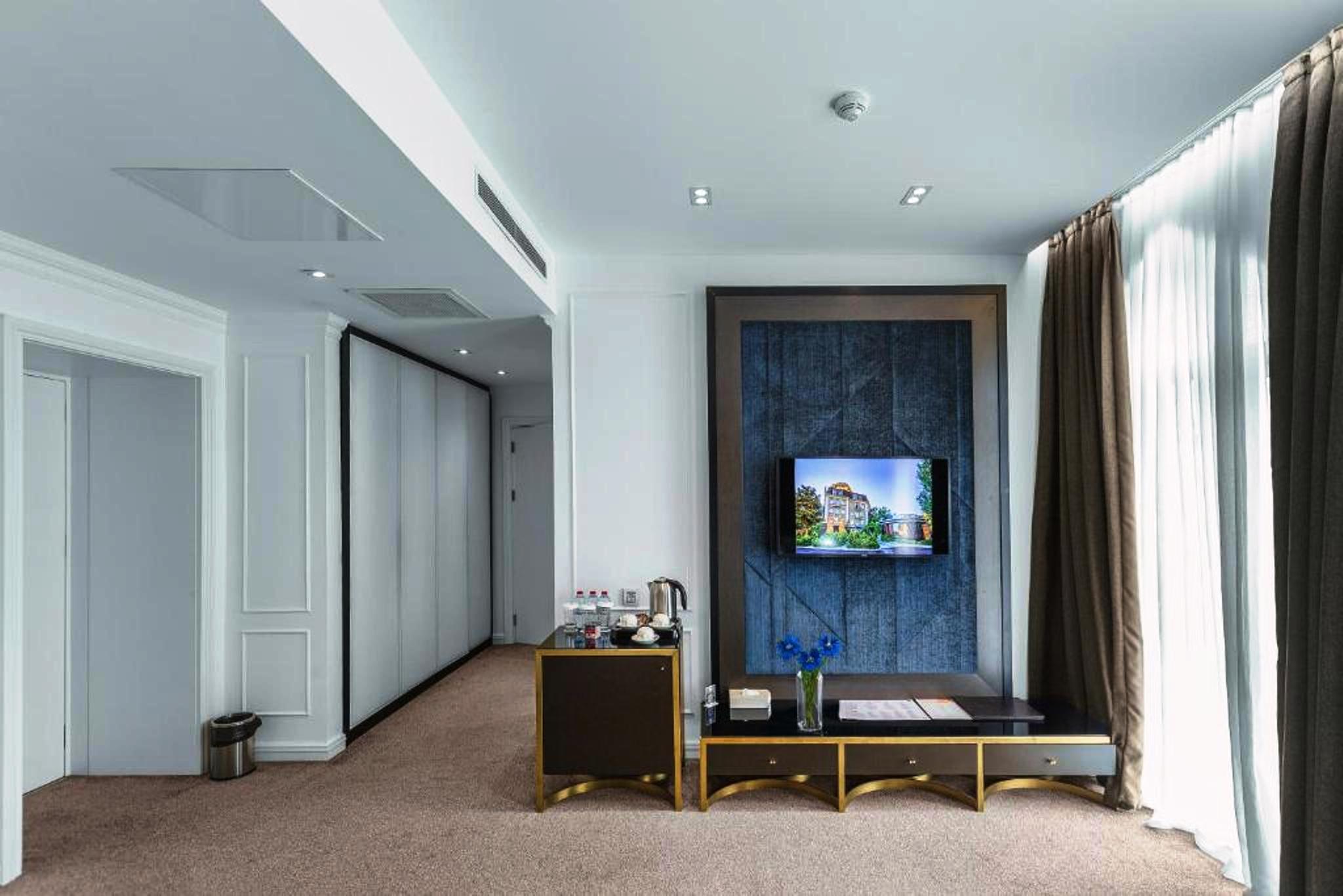 Suite Two Bedrooms One Bathroom