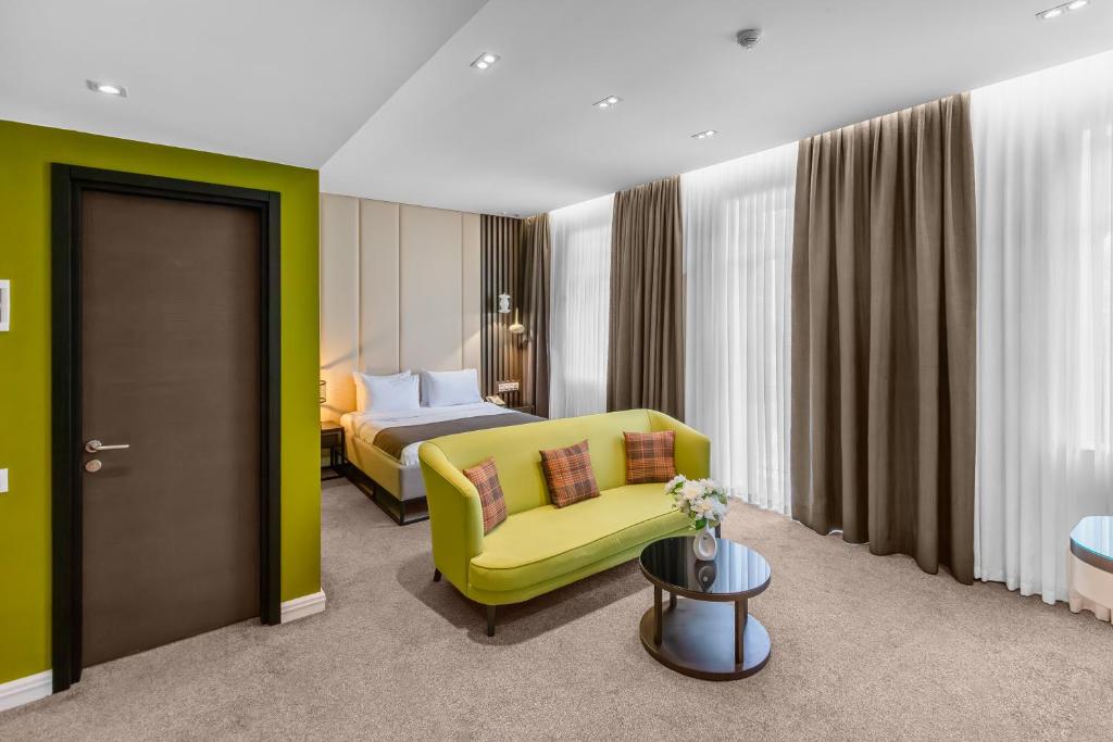 Double or Twin Deluxe Two Bedroom