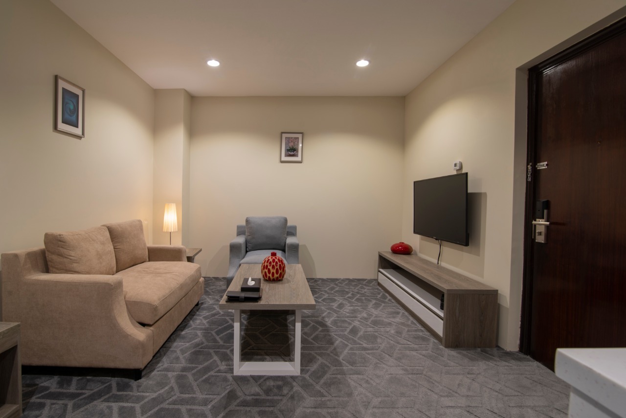 Studio Classic King Bed