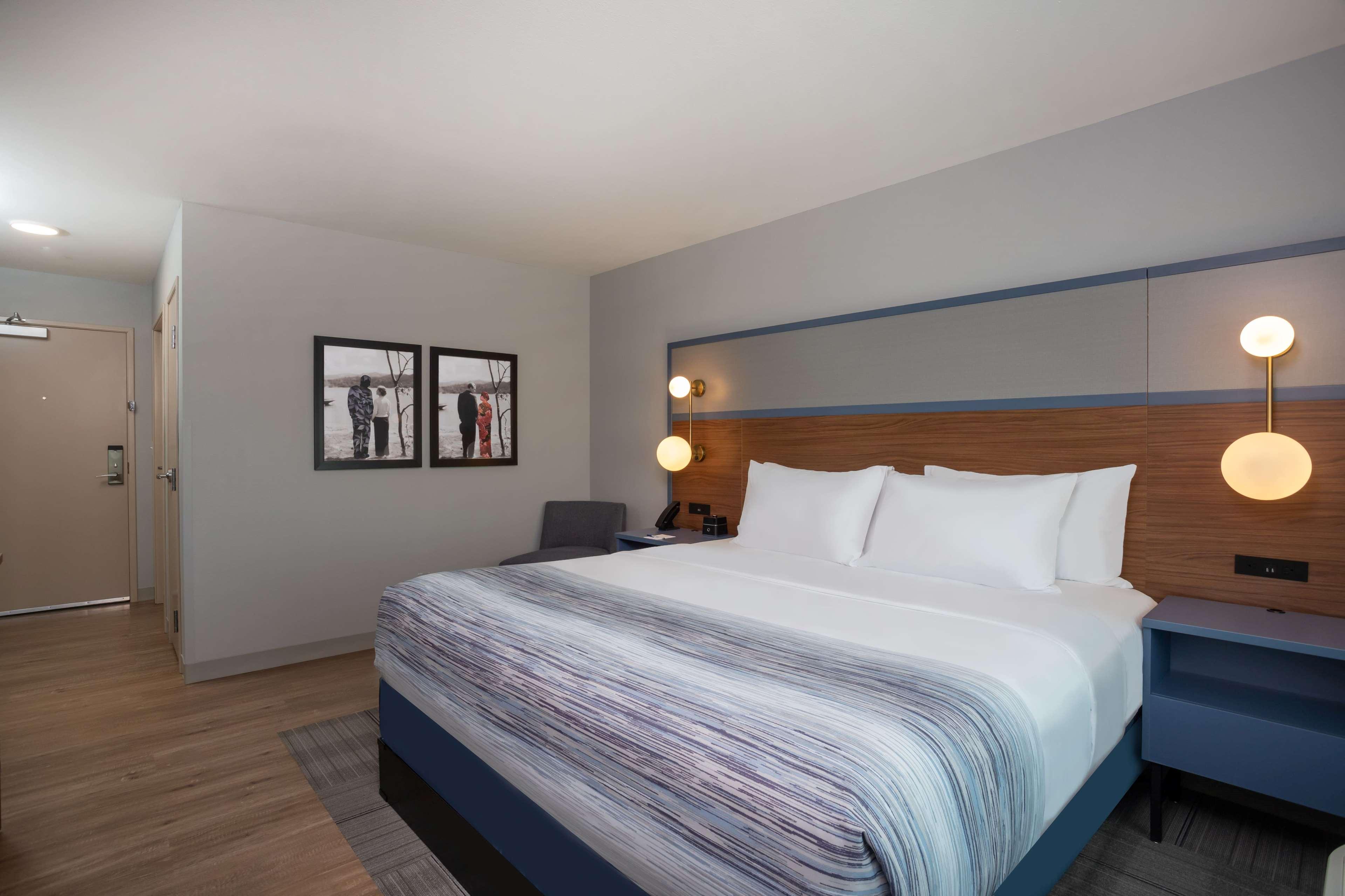 Room Accessible King Size Bed