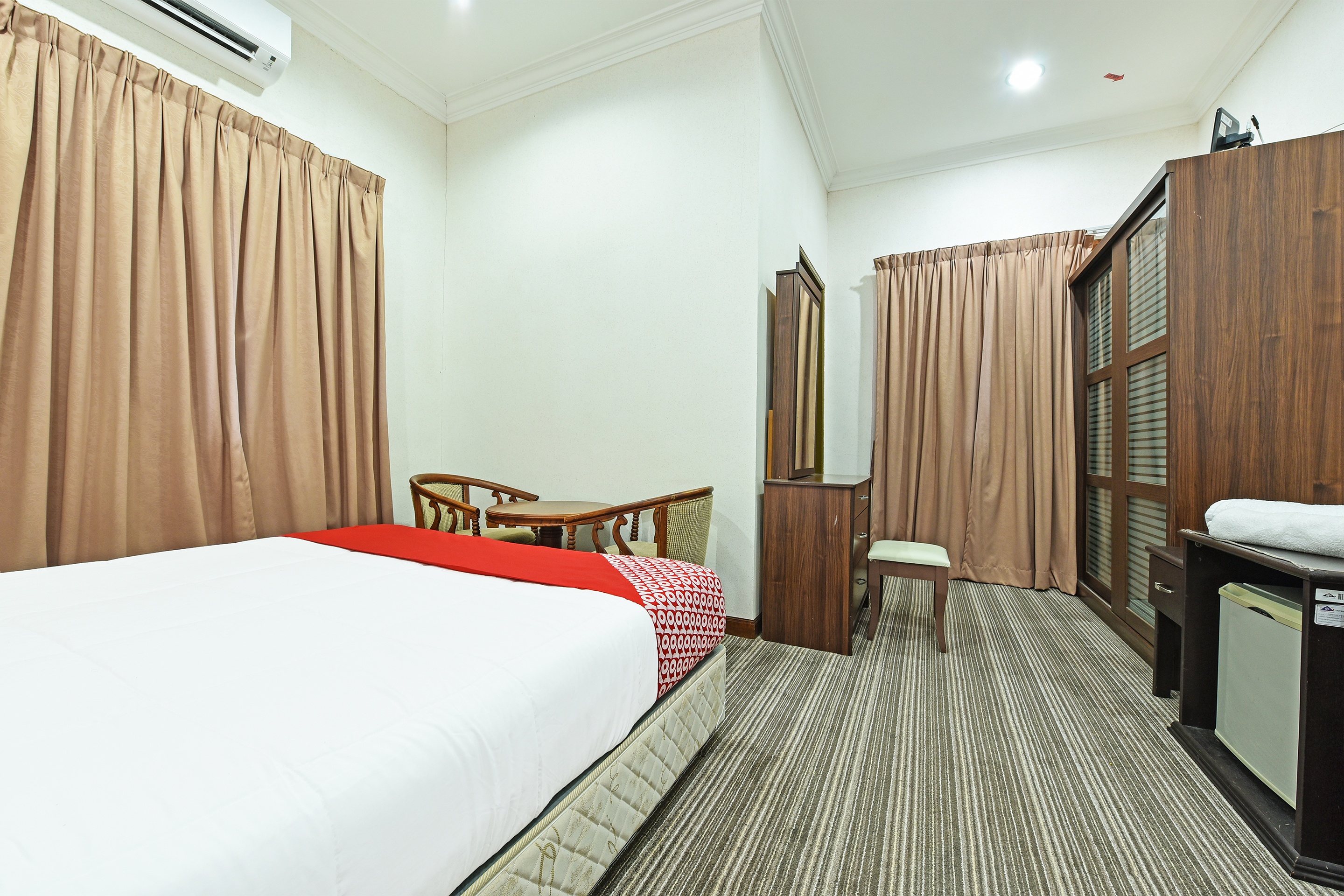 Double Deluxe Queen Bed