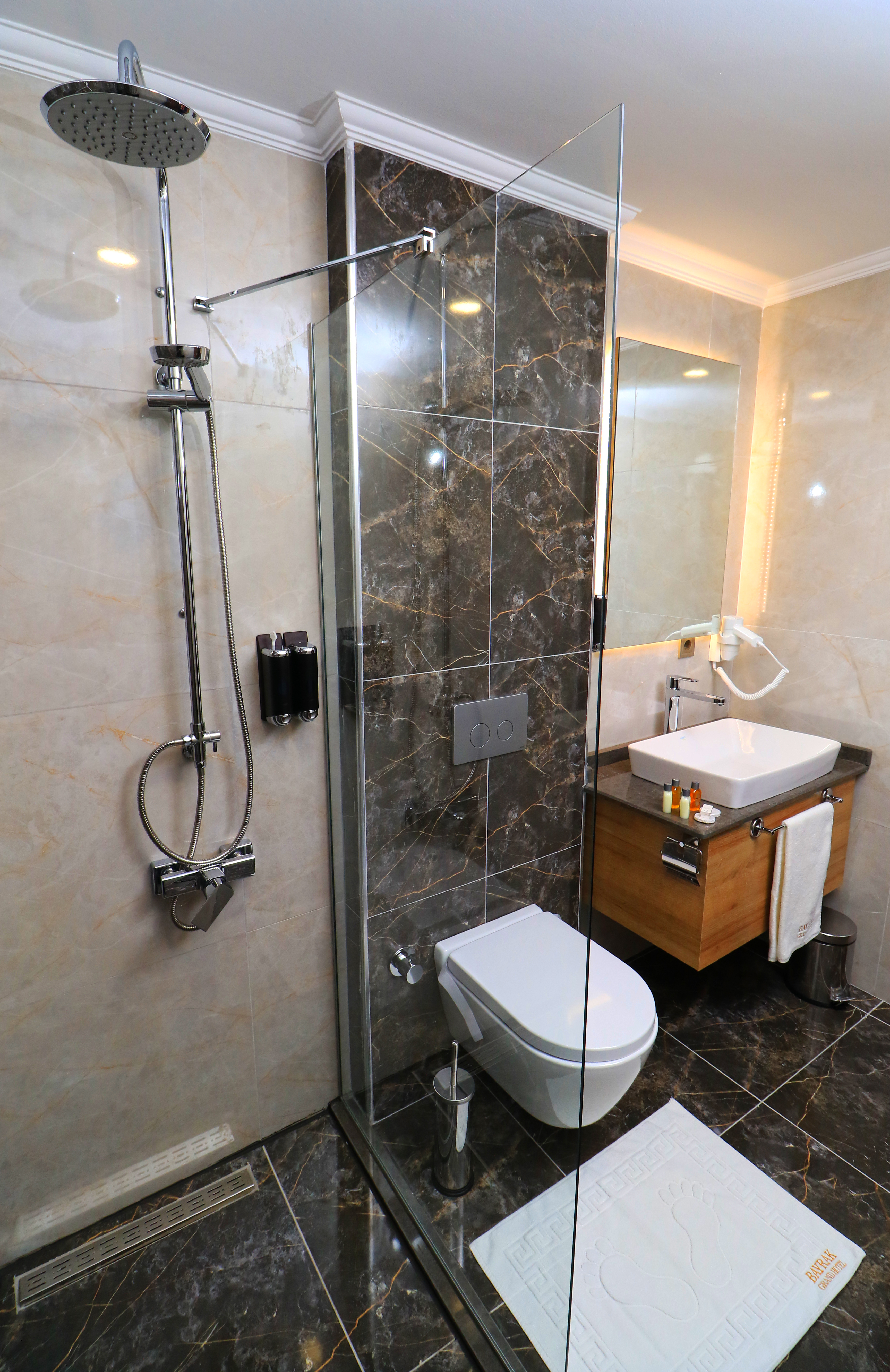 Double Deluxe One Bed