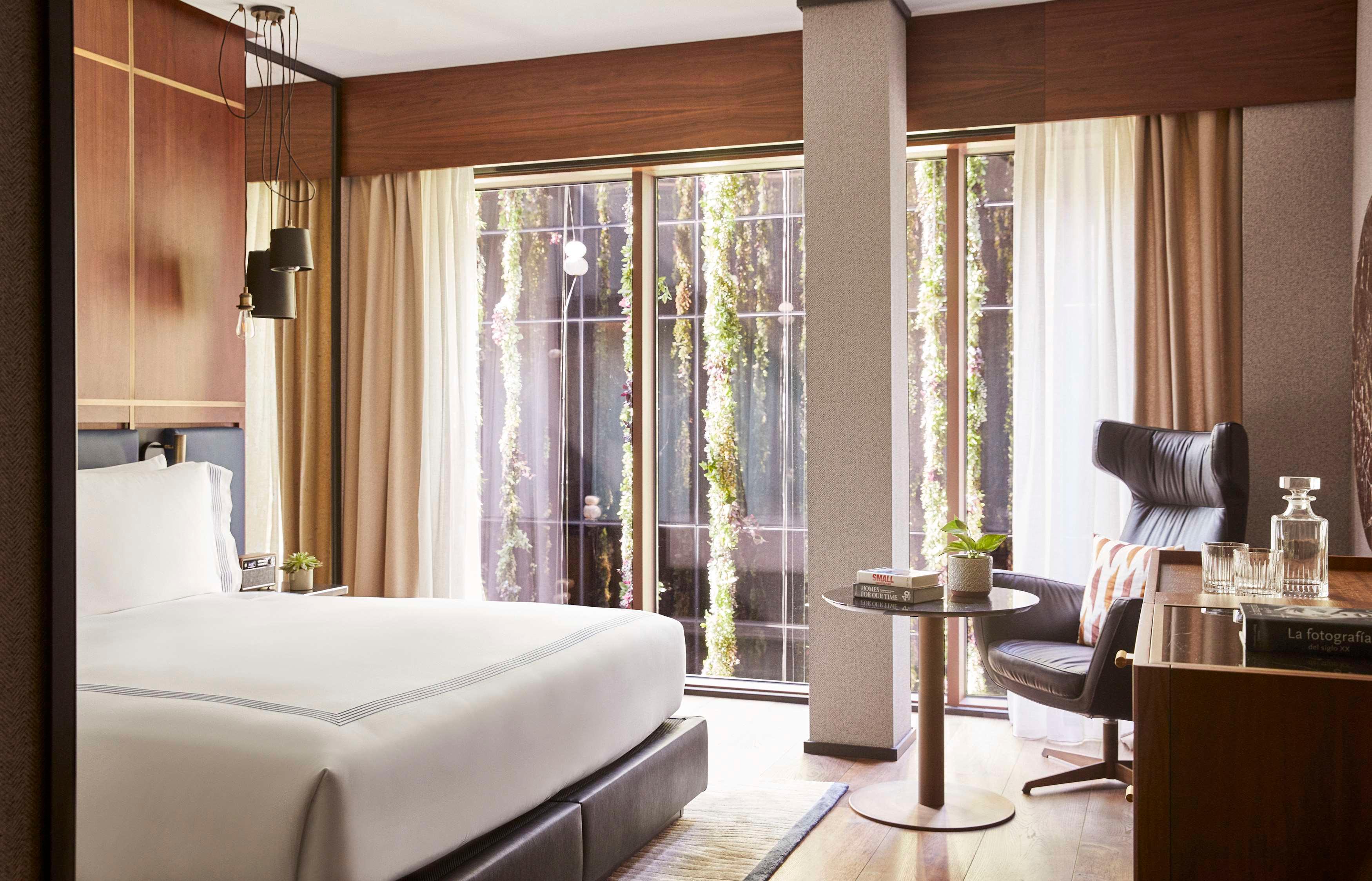 Double Deluxe King Bed