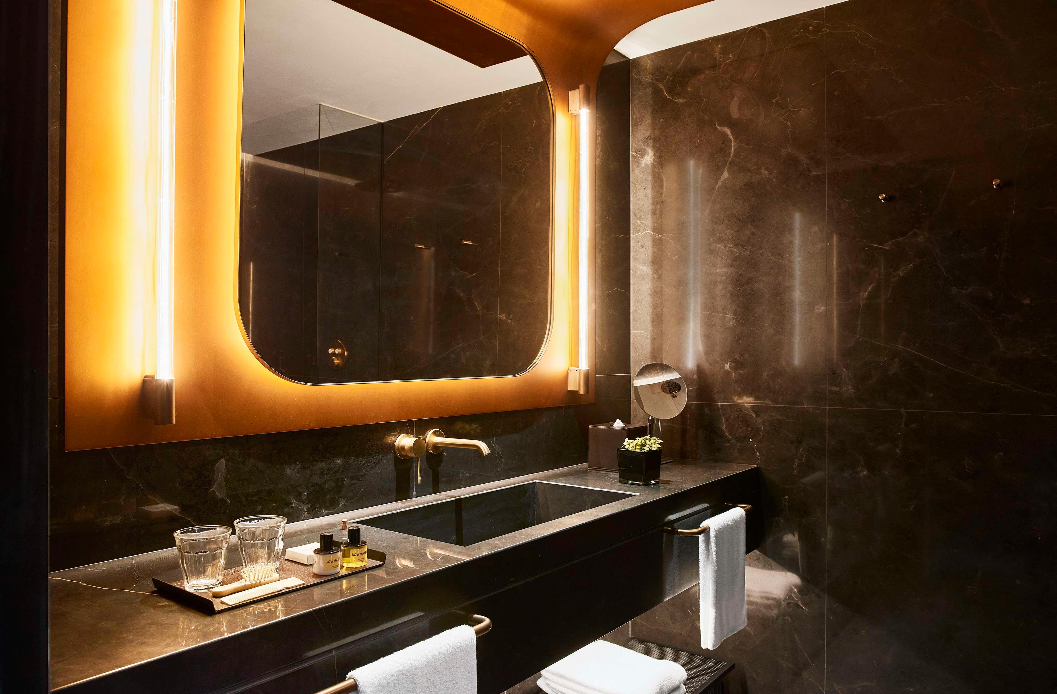 Suite City View King Bed