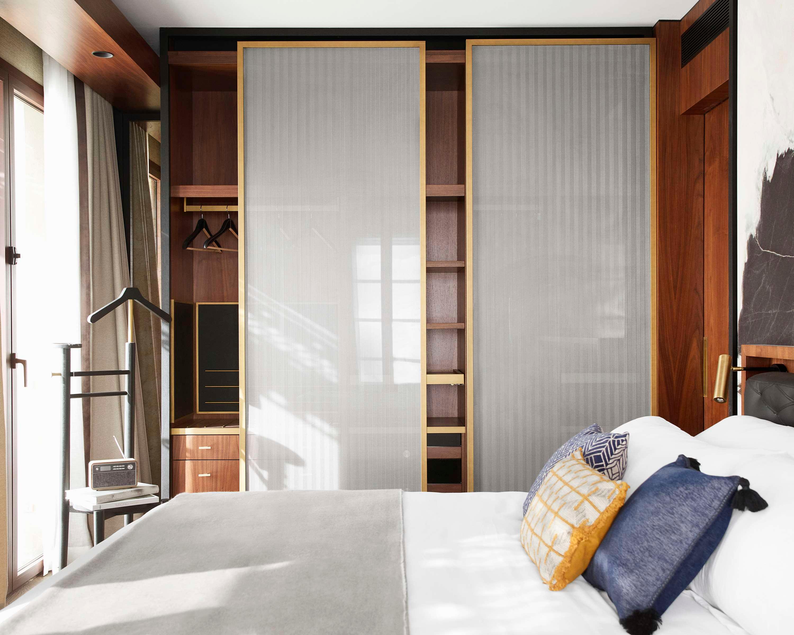 Suite City View King Bed