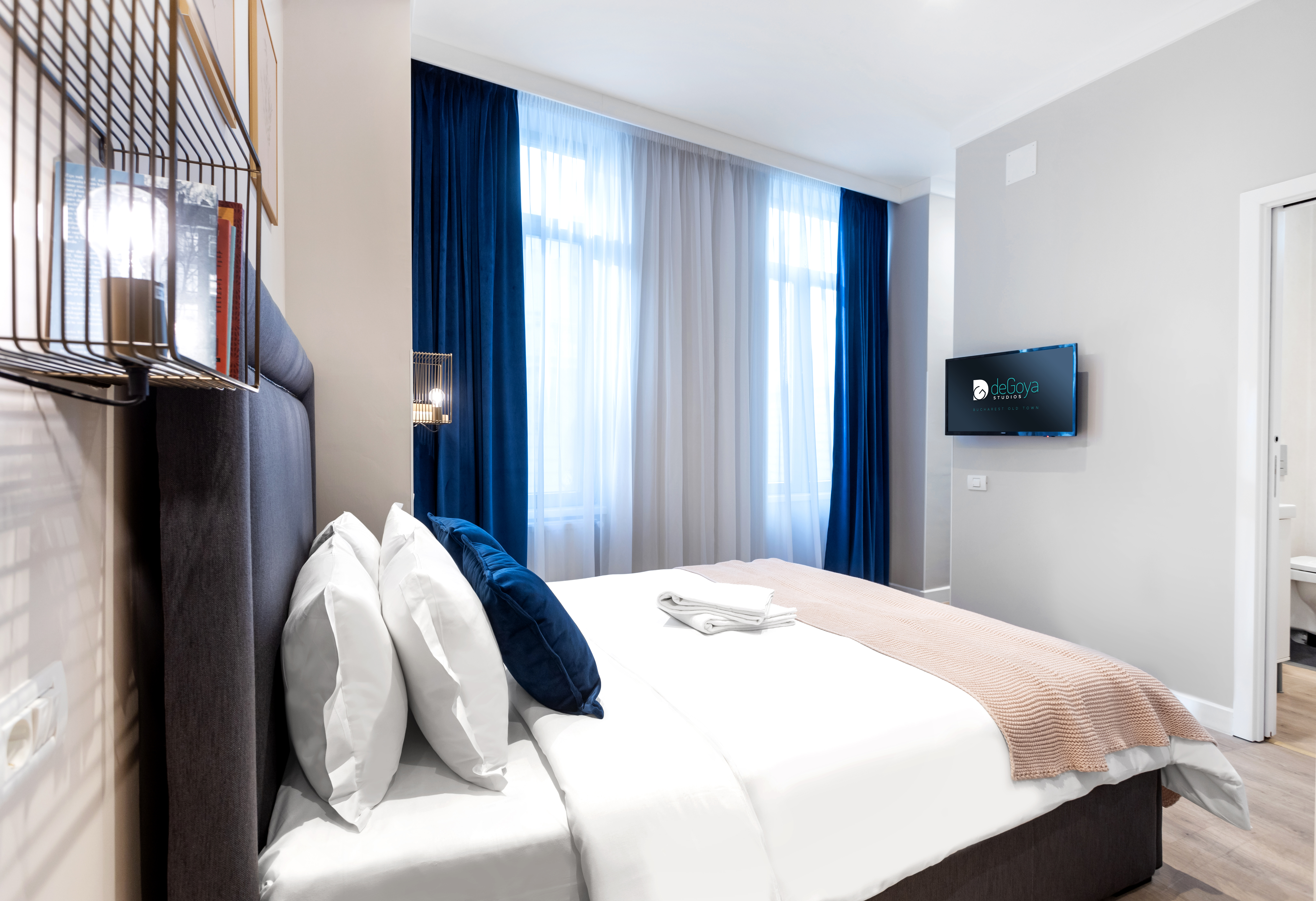 Studio Queen Size Bed