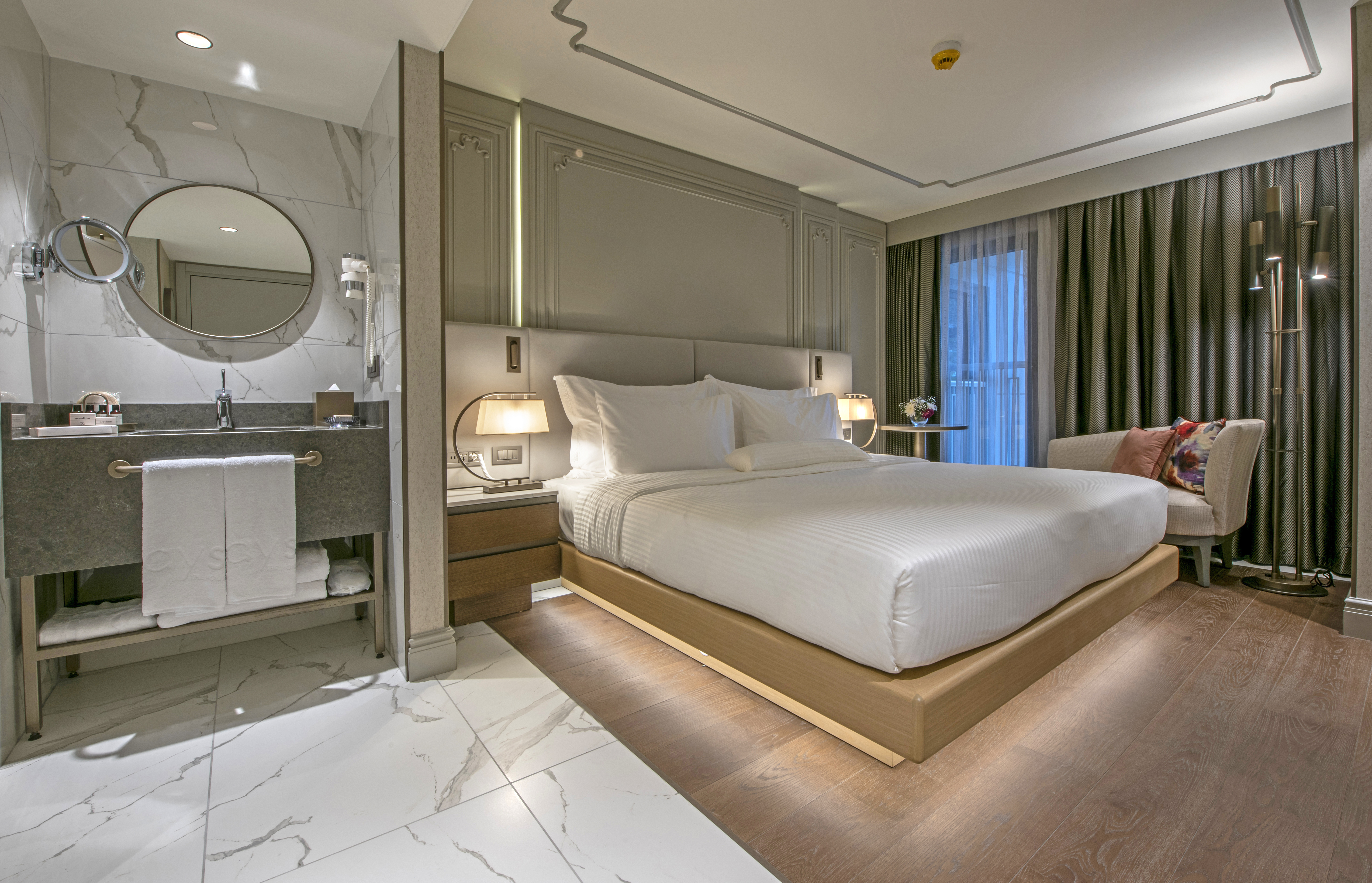 Double Deluxe King Bed