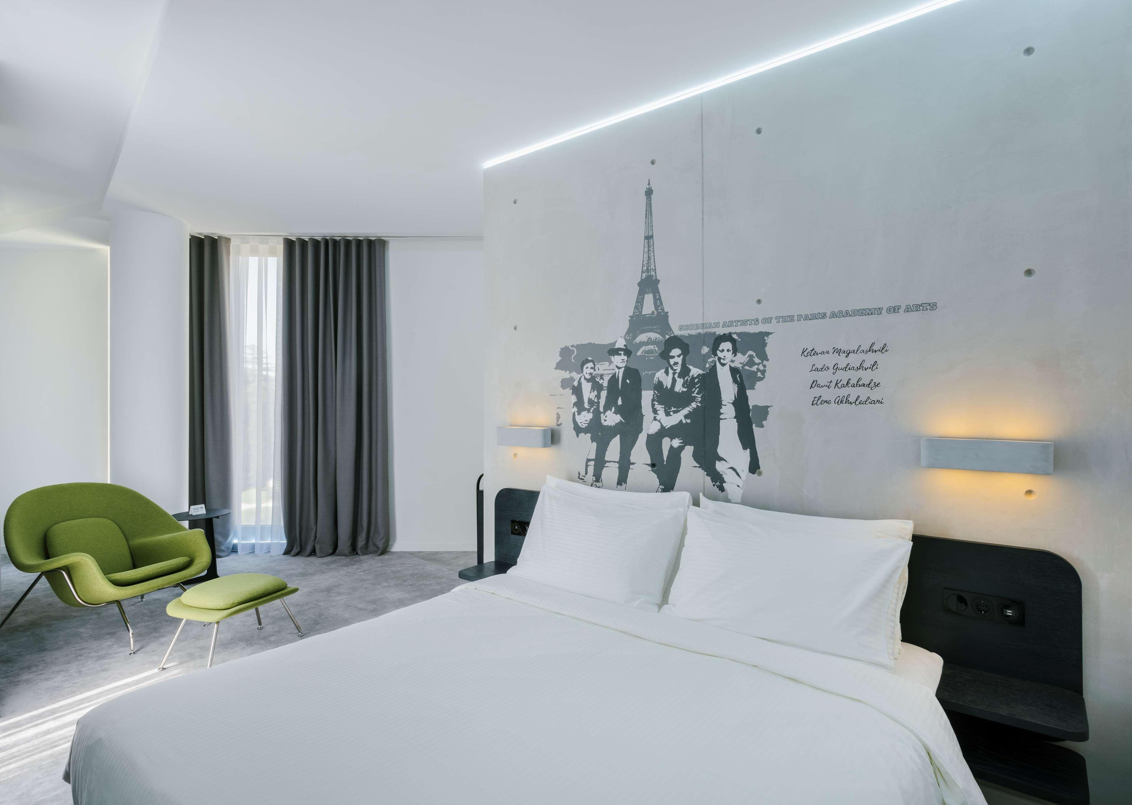 Double Deluxe King Bed