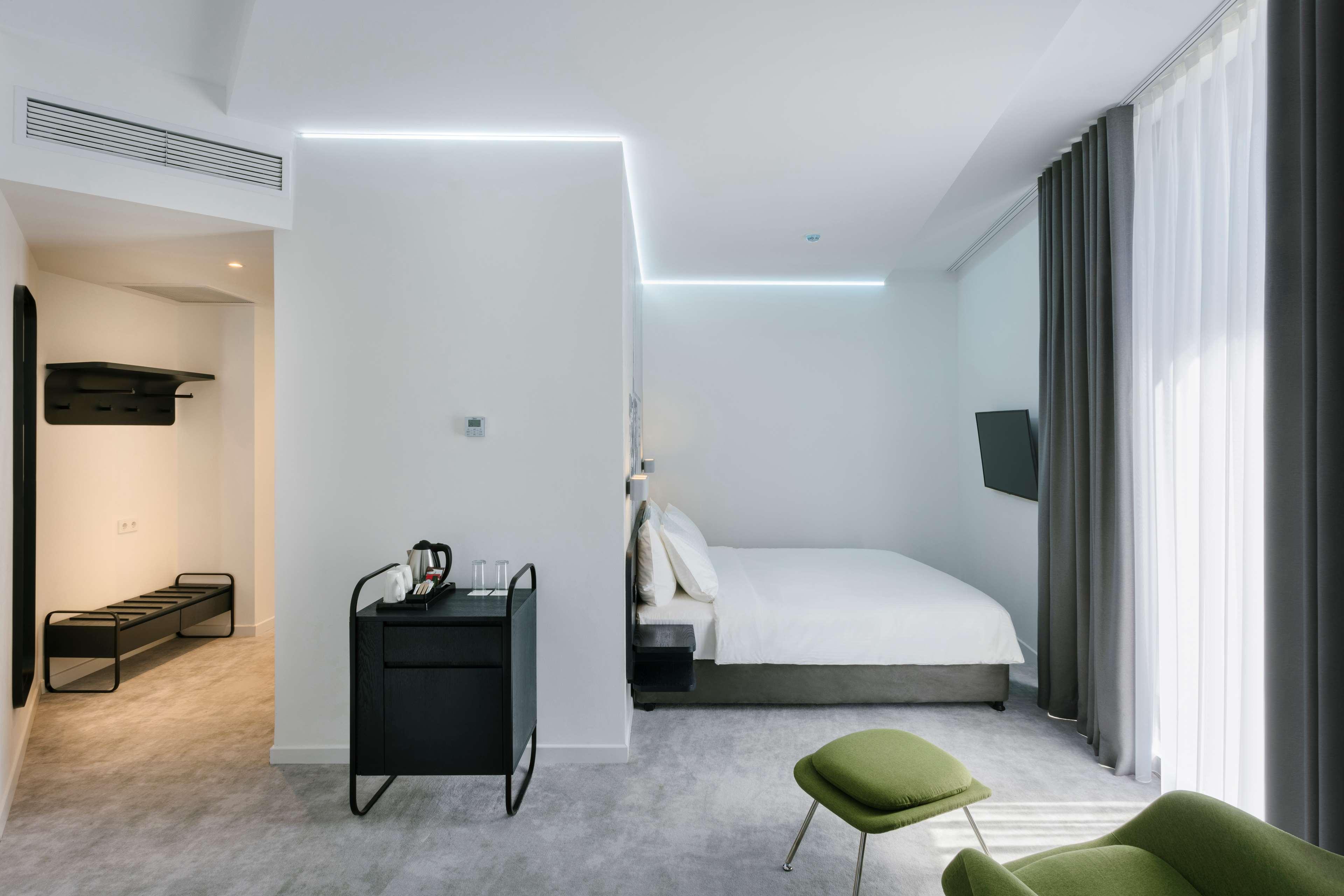 Double Deluxe King Bed