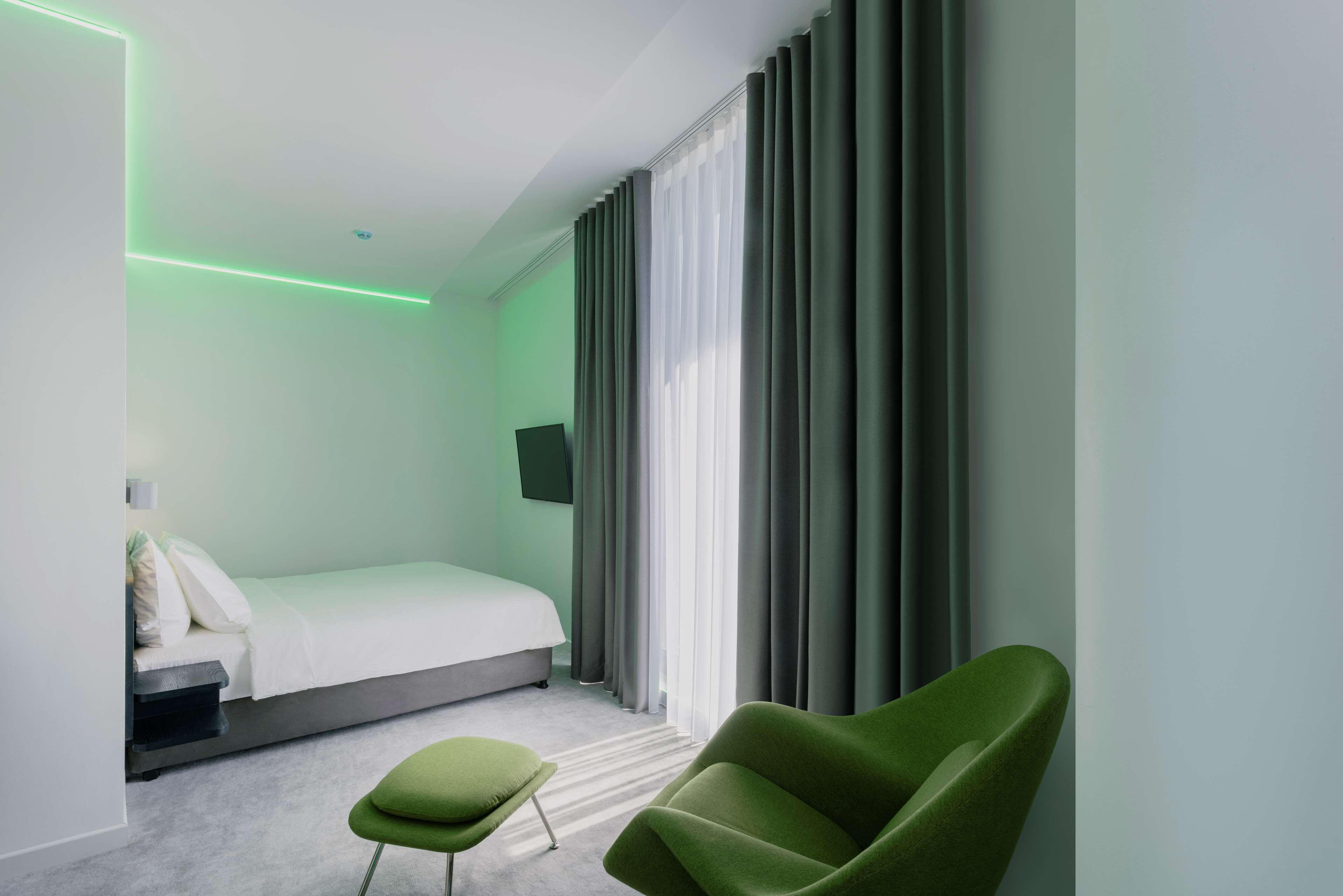 Double Deluxe King Bed