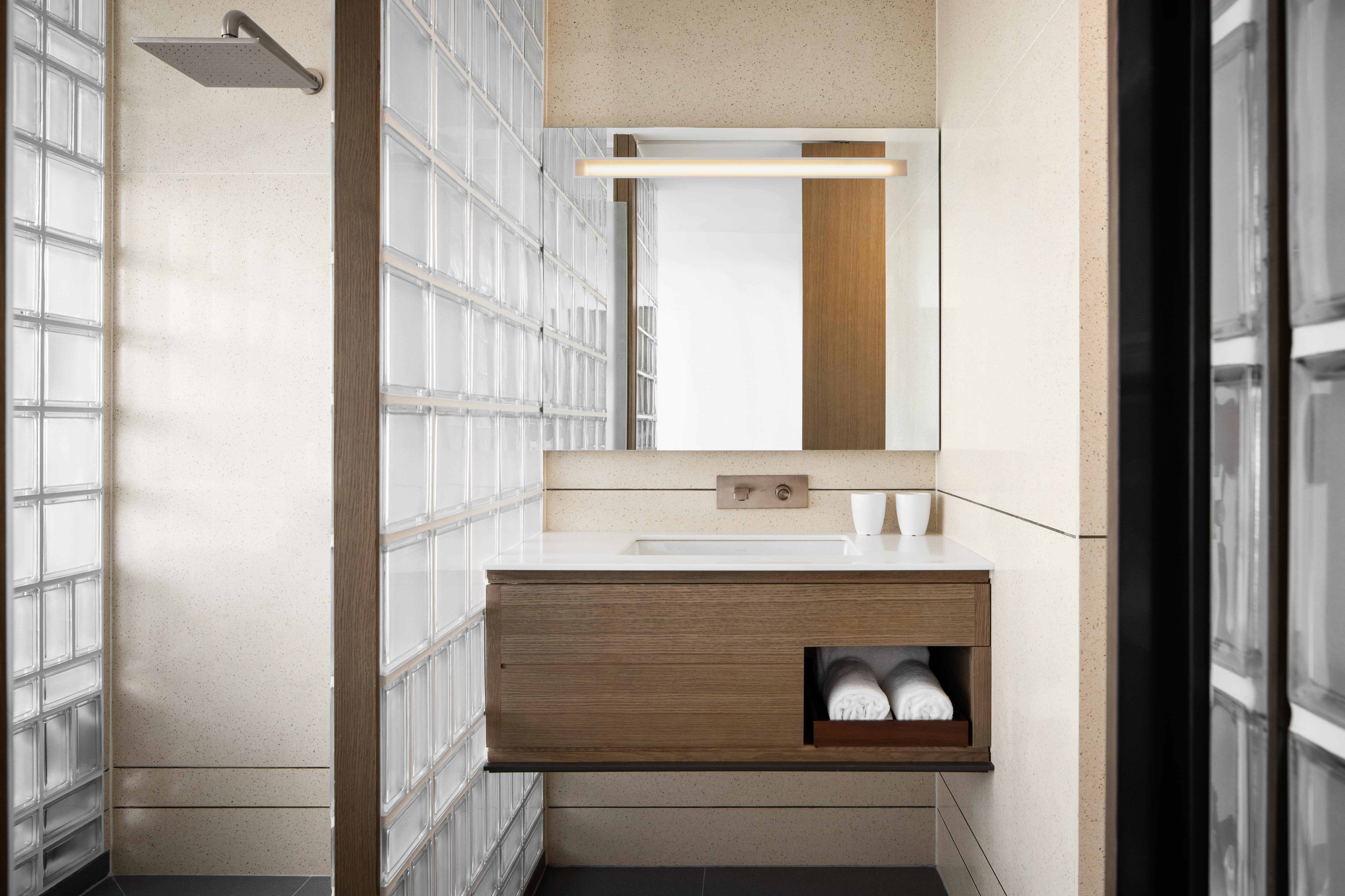 Twin Deluxe Two Beds