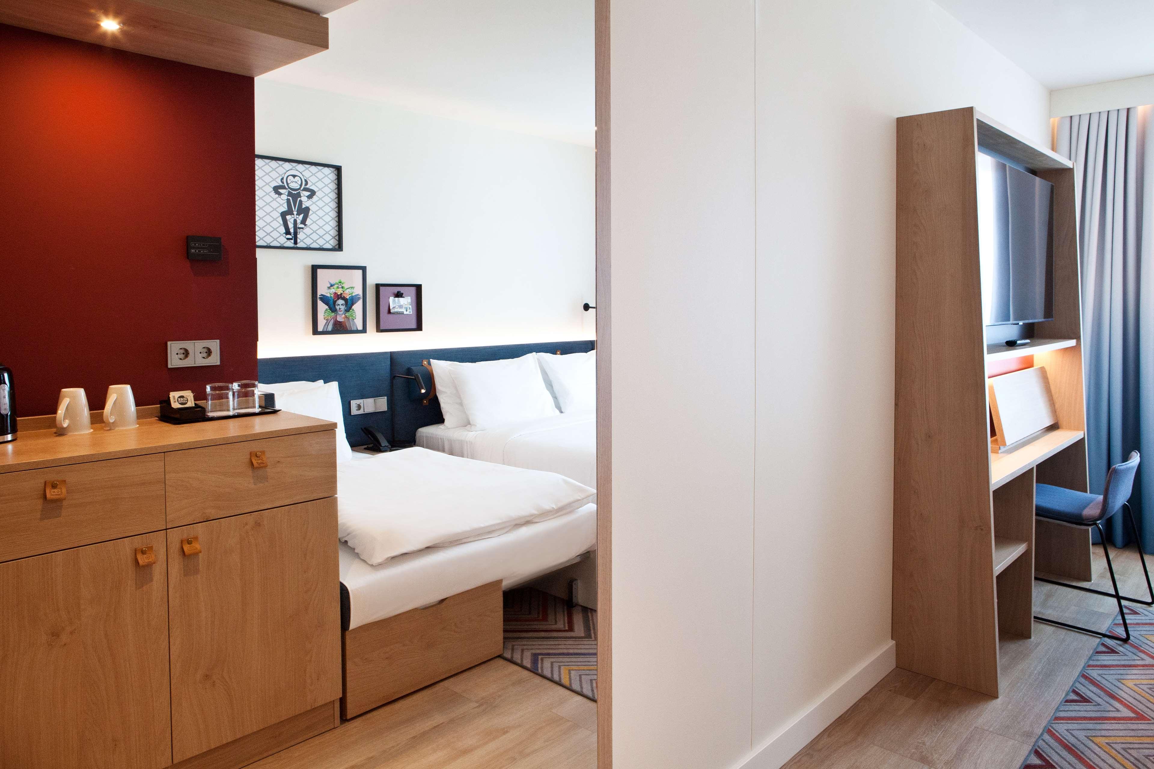 Double Queen Size Bed