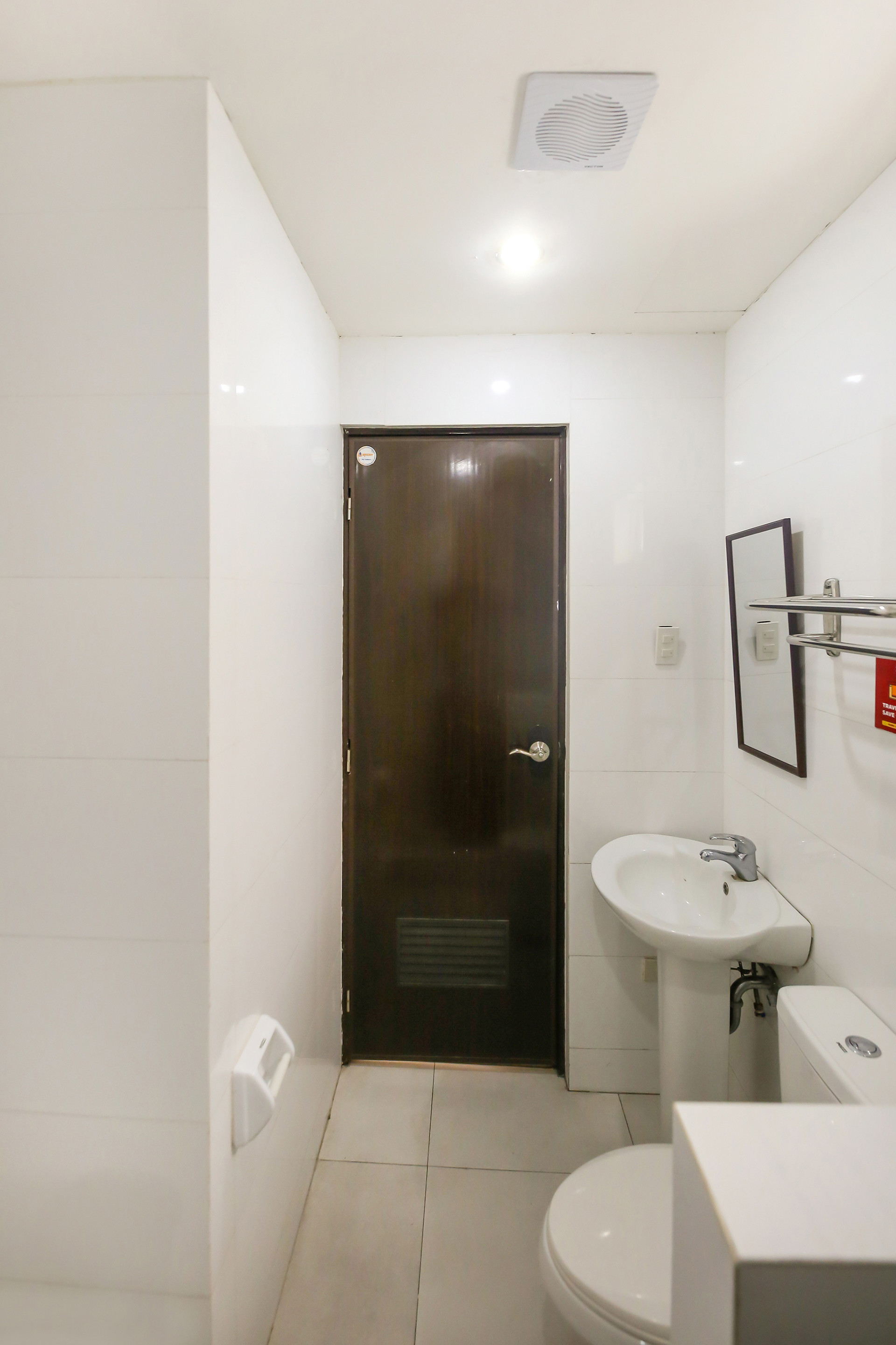 Bed in Dormitory Bunk Bed with Shared Bathroom