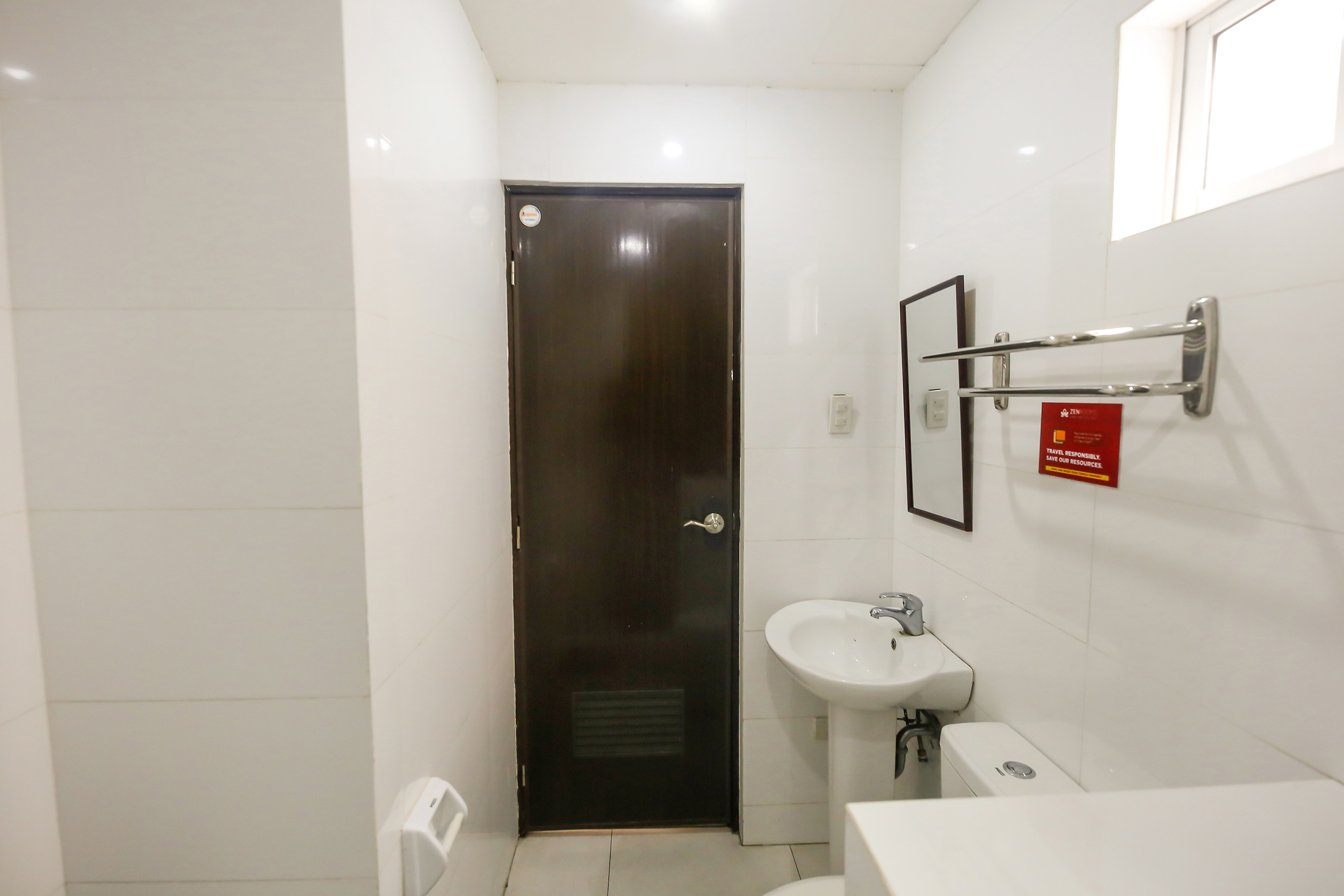 Bed in Dormitory Bunk Bed with Shared Bathroom