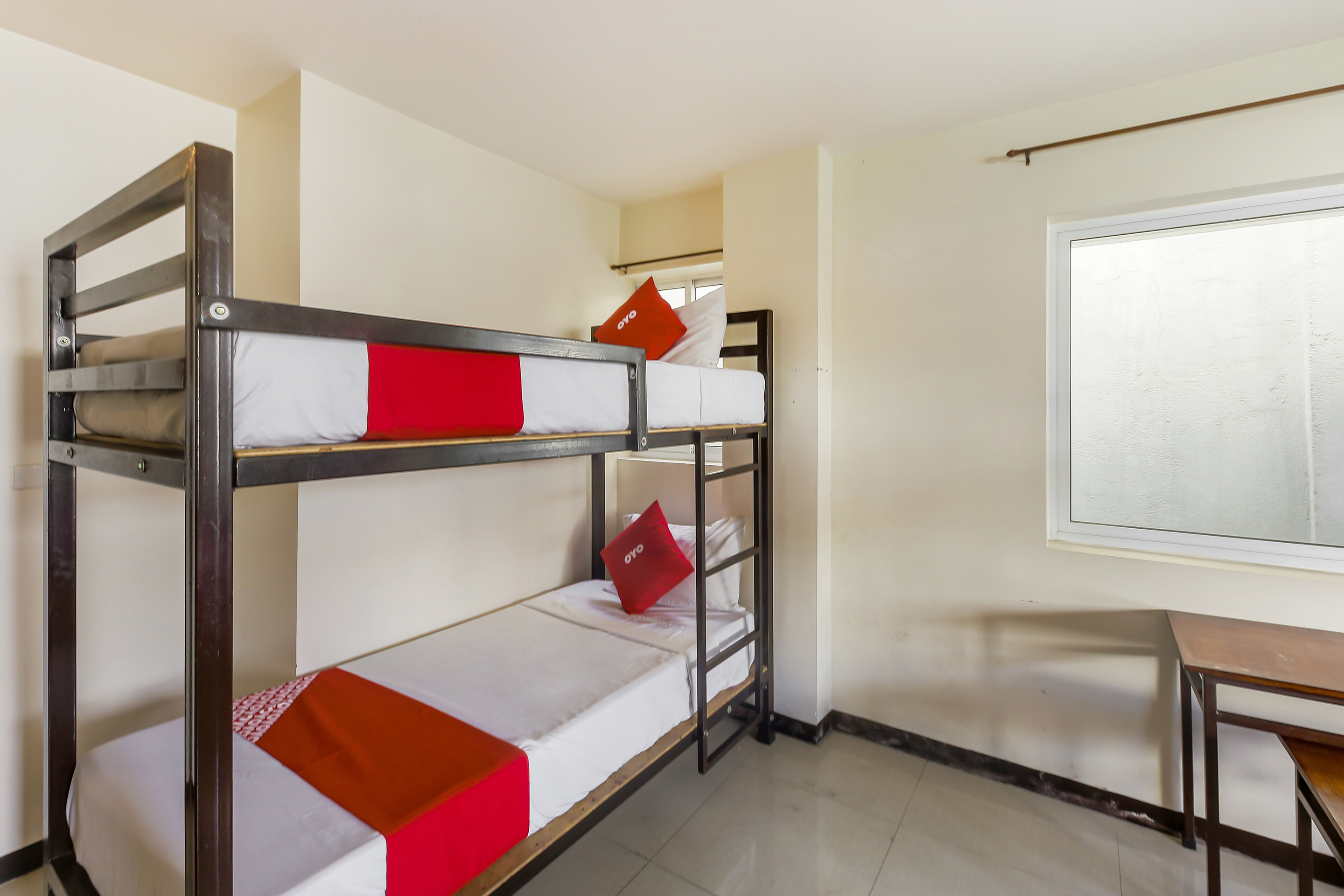 Bed in Dormitory Bunk Bed with Shared Bathroom