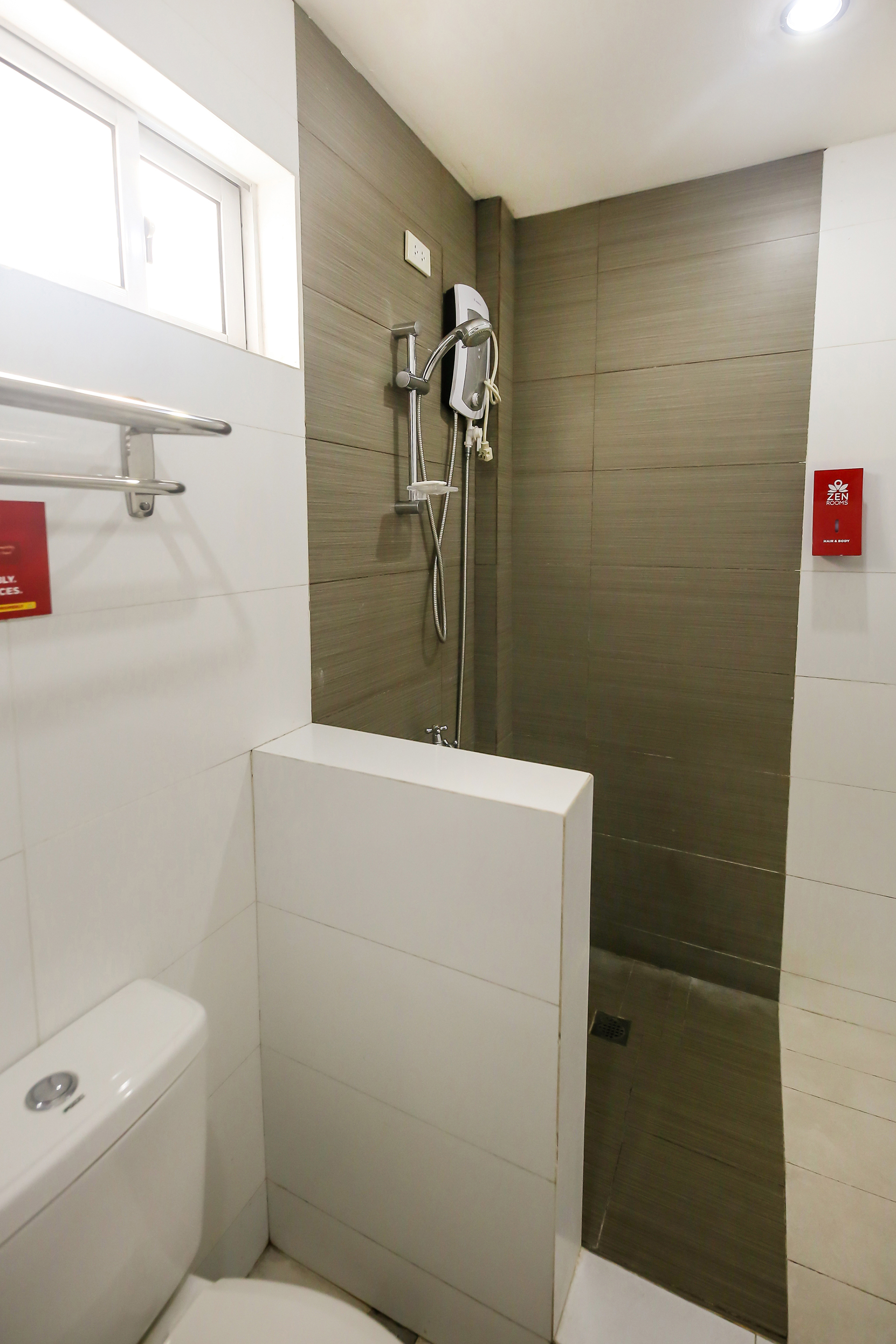 Bed in Dormitory Bunk Bed with Shared Bathroom