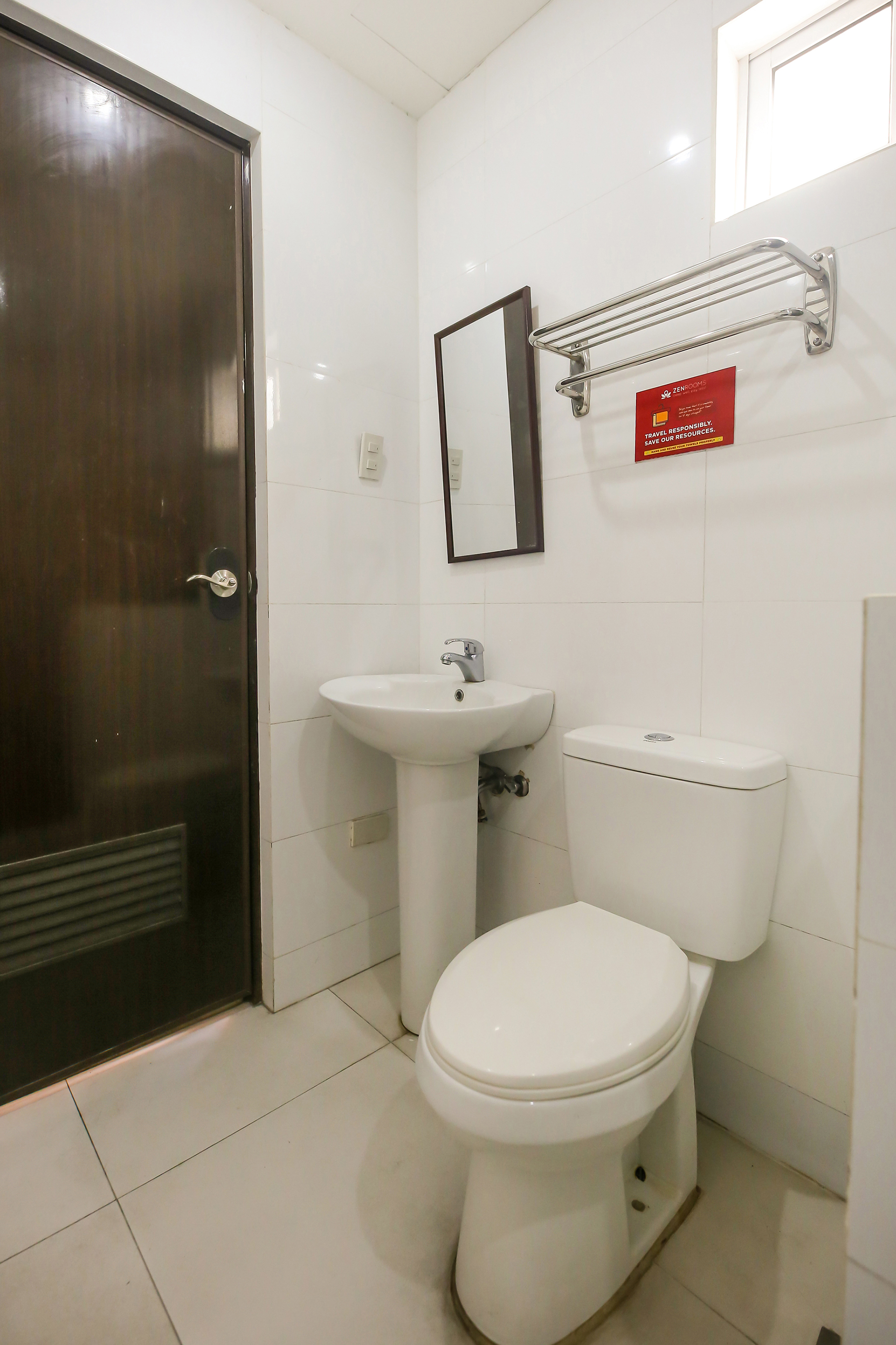 Bed in Dormitory Bunk Bed with Shared Bathroom