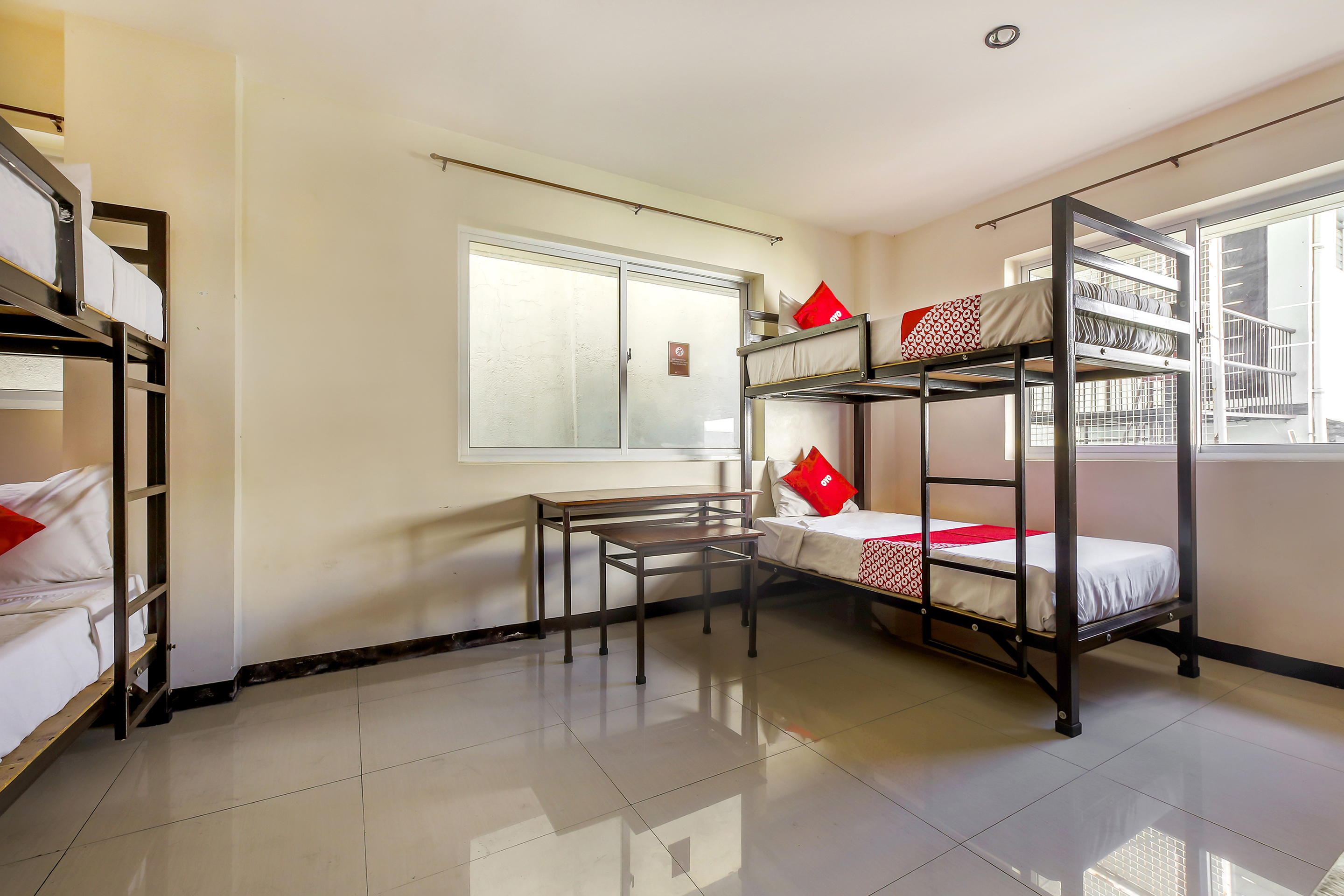 Bed in Dormitory Bunk Bed with Shared Bathroom