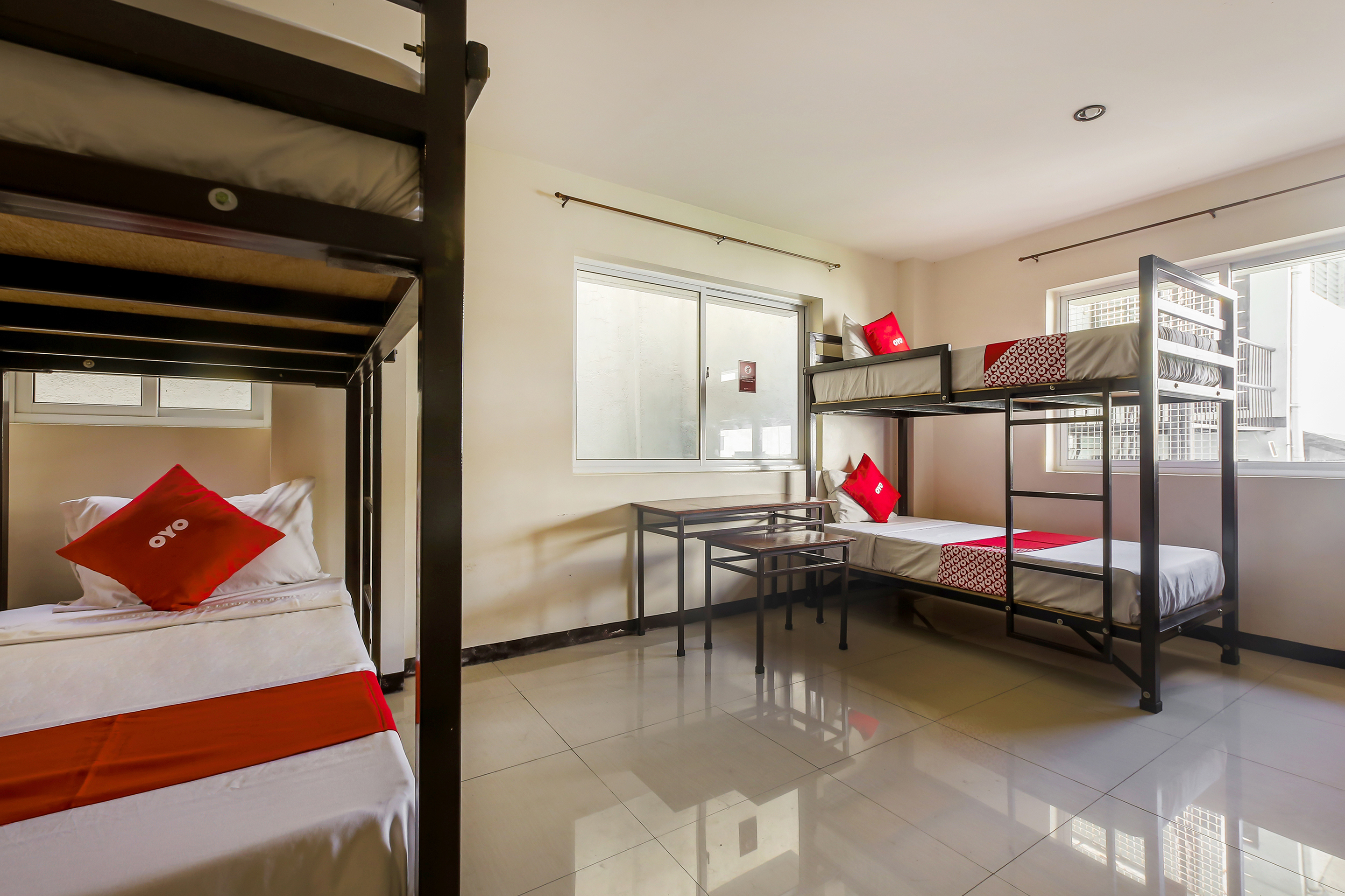 Bed in Dormitory Bunk Bed with Shared Bathroom