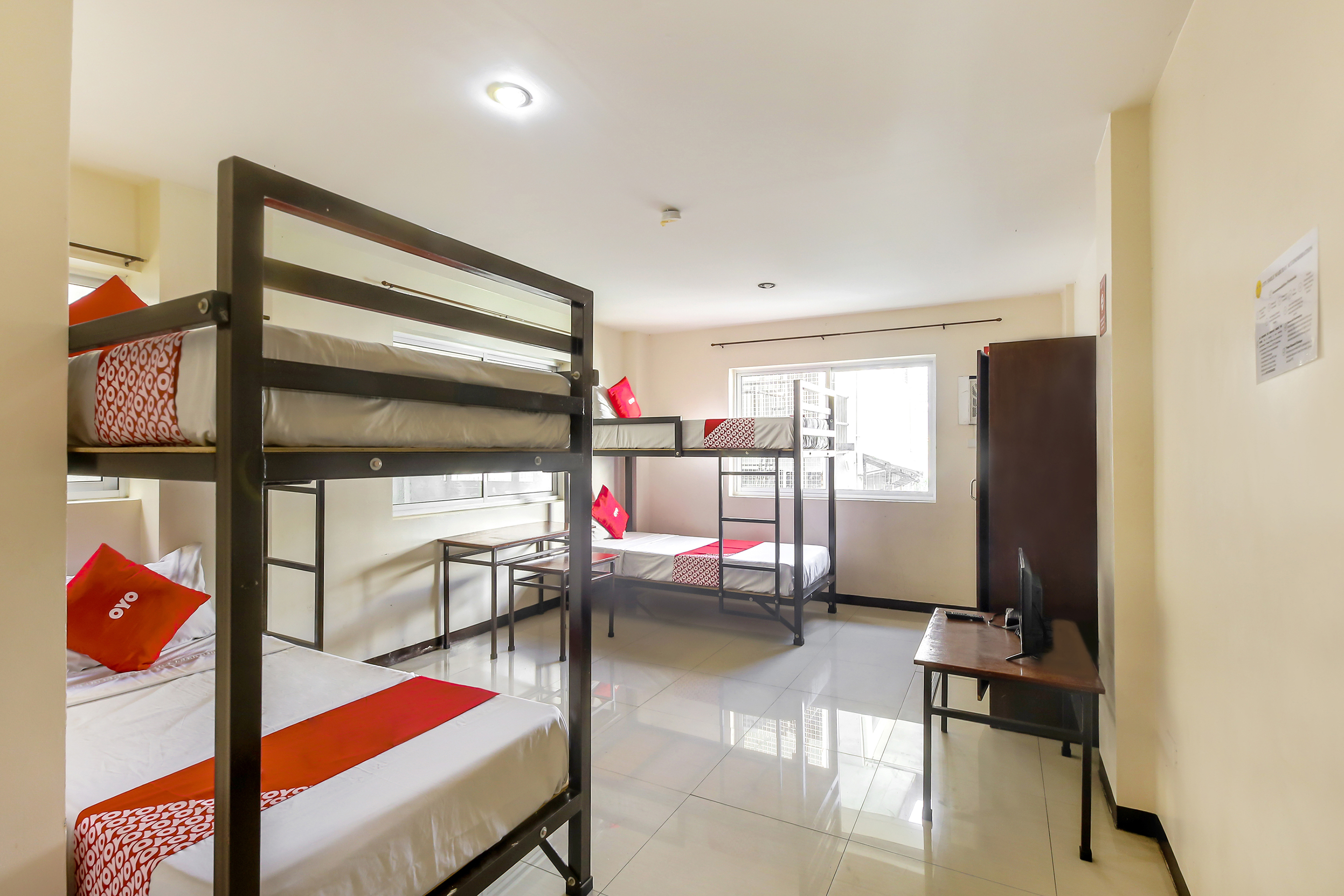 Bed in Dormitory Bunk Bed with Shared Bathroom